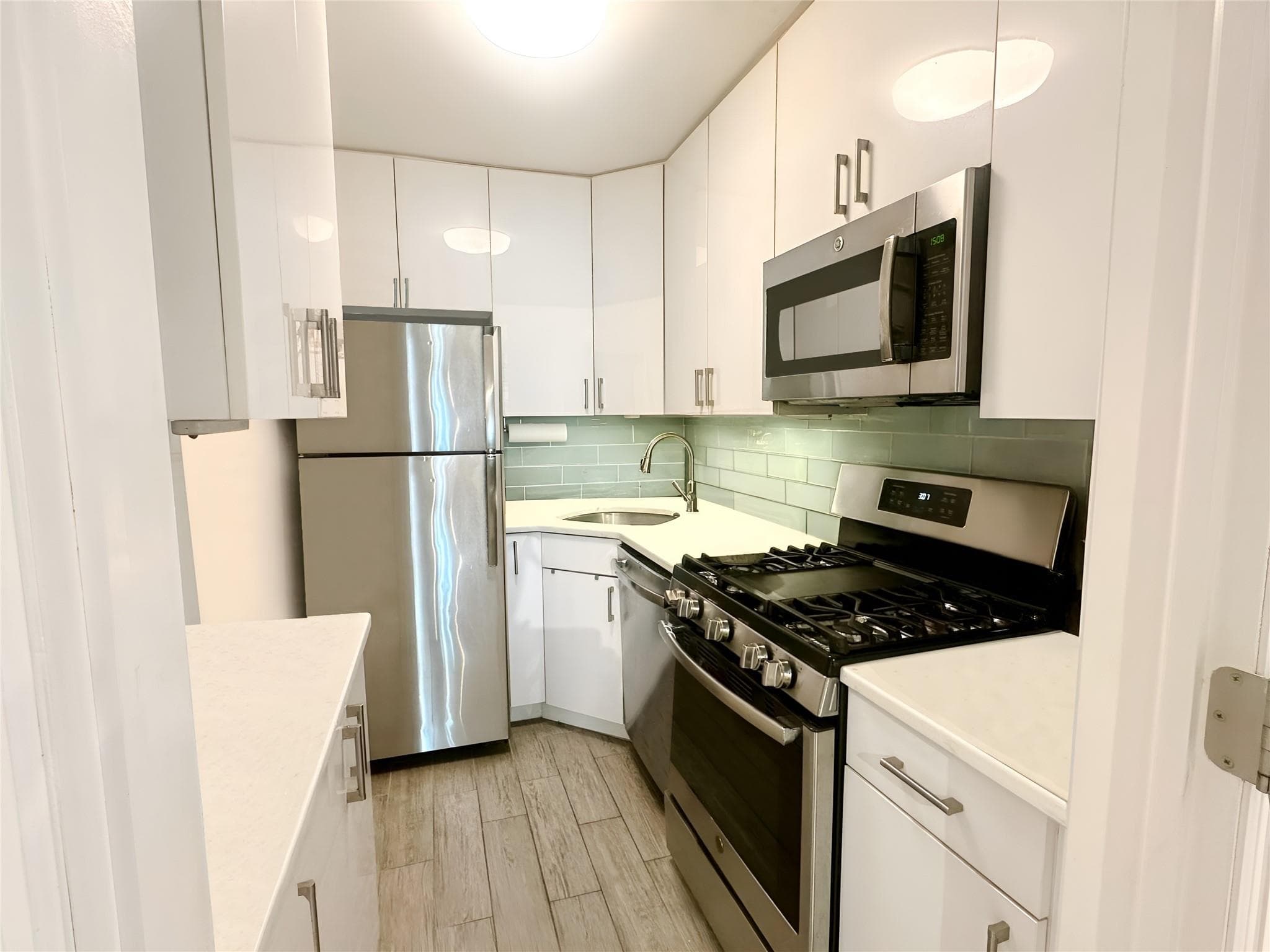 61-20 Grand Central Parkway Unit: A608 thumbnail 7