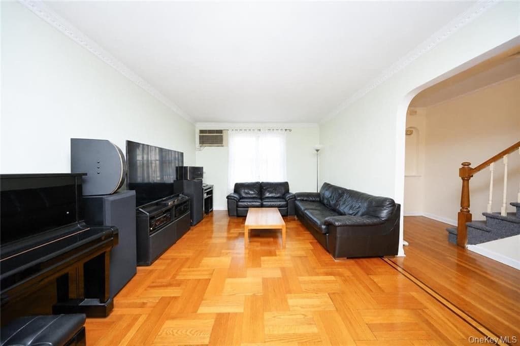 2340 E 29th Street thumbnail 6