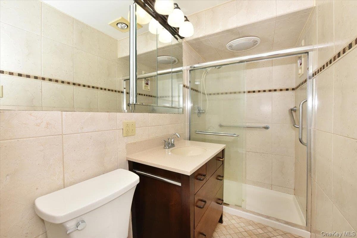 180 S Middle Neck Road Unit: 3-K thumbnail 16