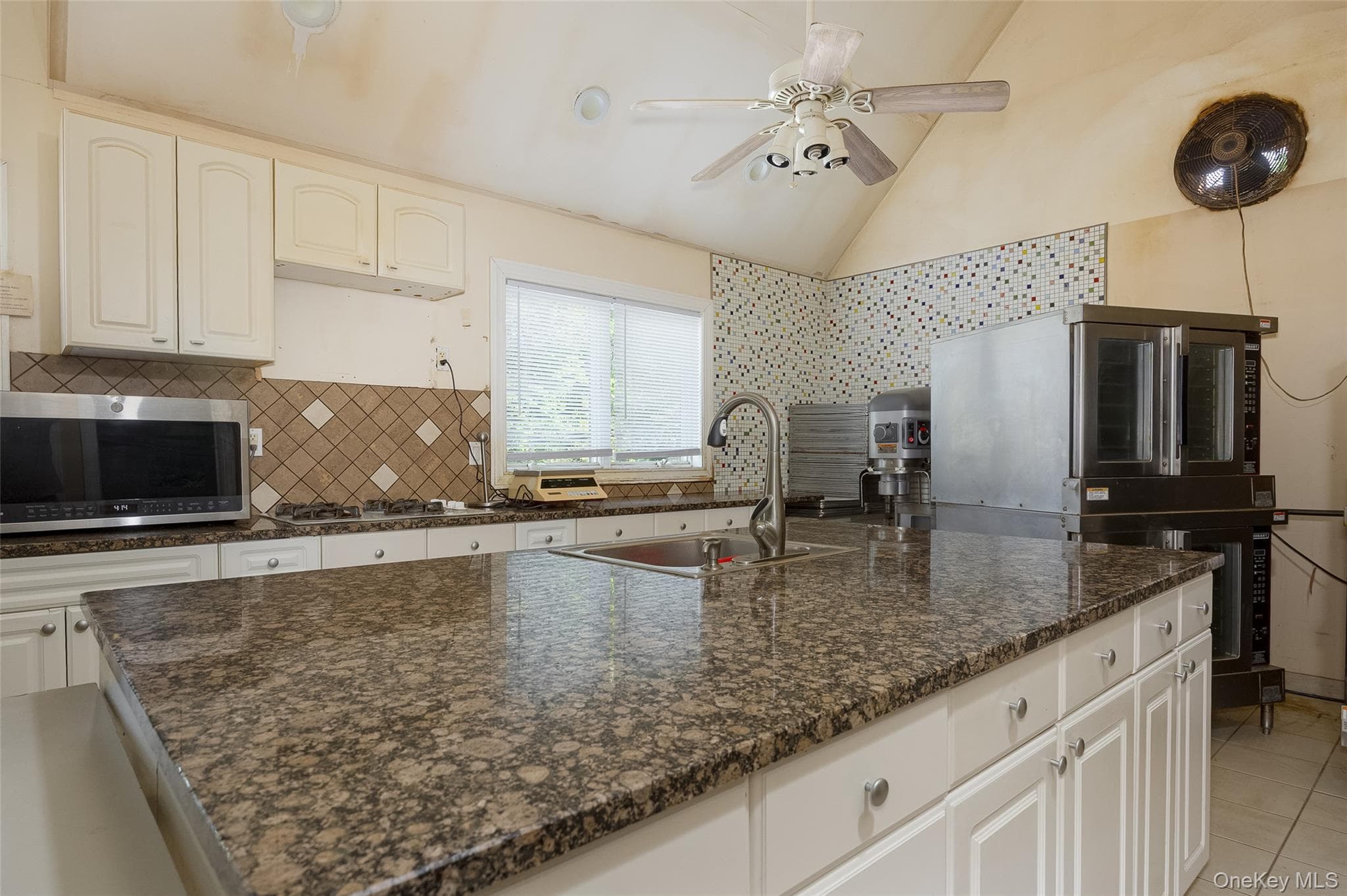 125 Vineyard Avenue thumbnail 28