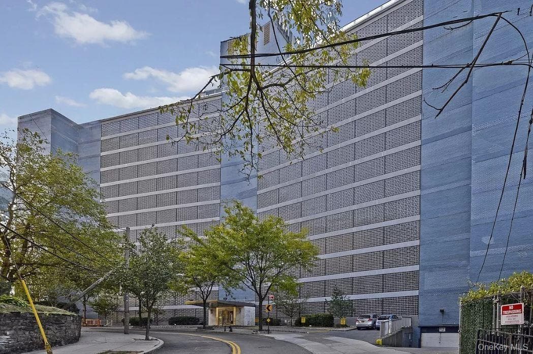 2400 Johnson Avenue Unit: 12F thumbnail 22