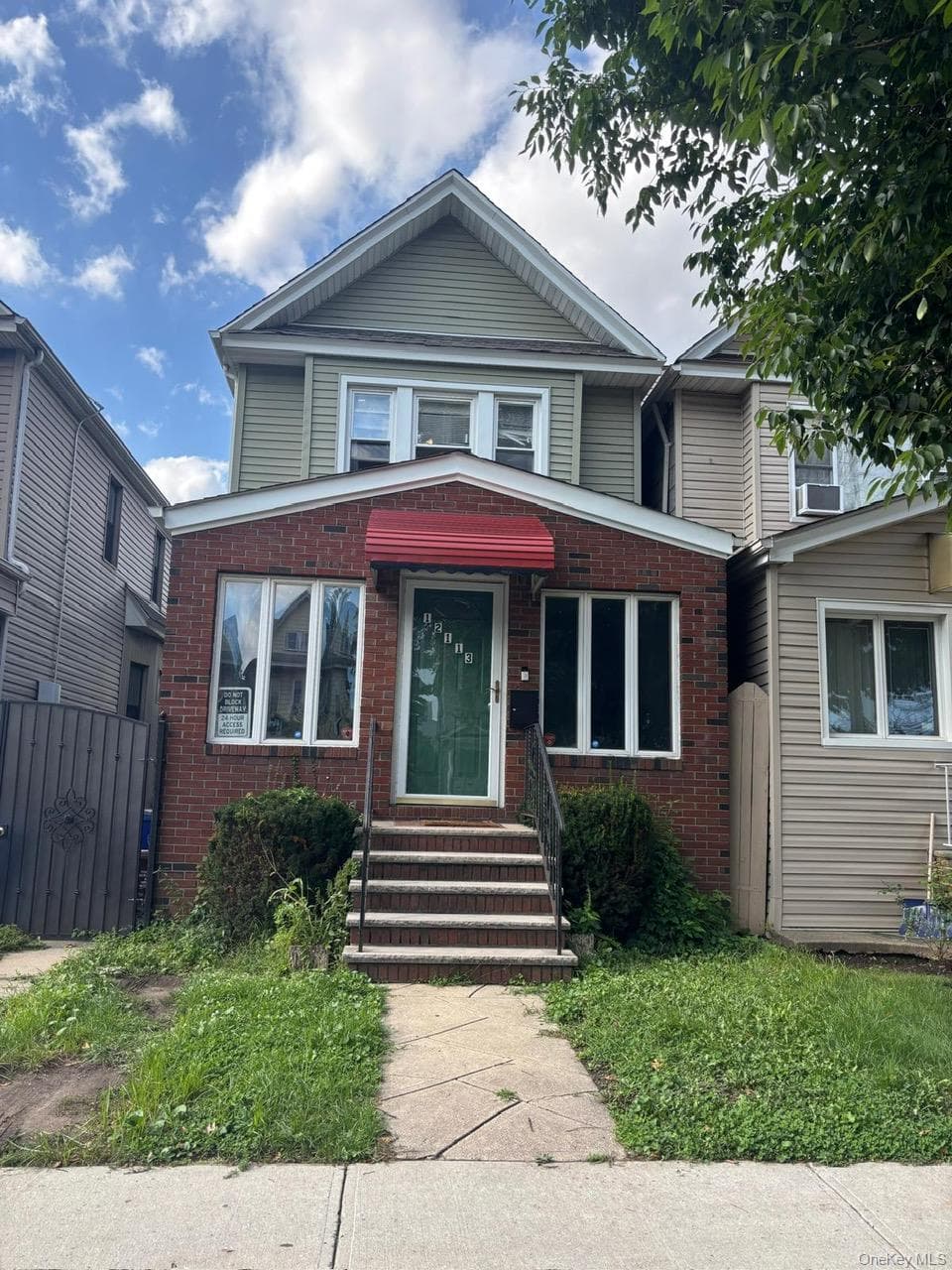 121-13 Hillside Avenue, Richmond Hill