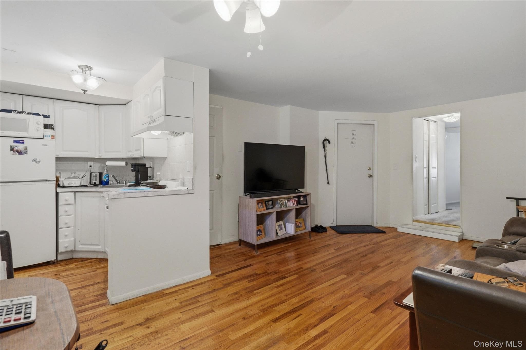 1018 Throggmorton Avenue thumbnail 37