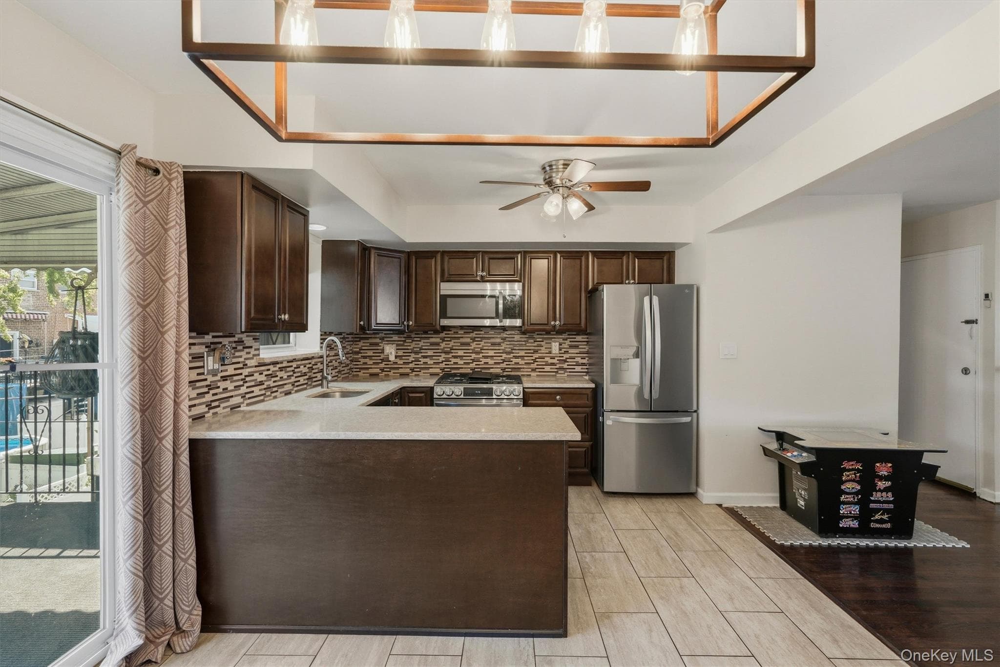 1018 Throggmorton Avenue thumbnail 17