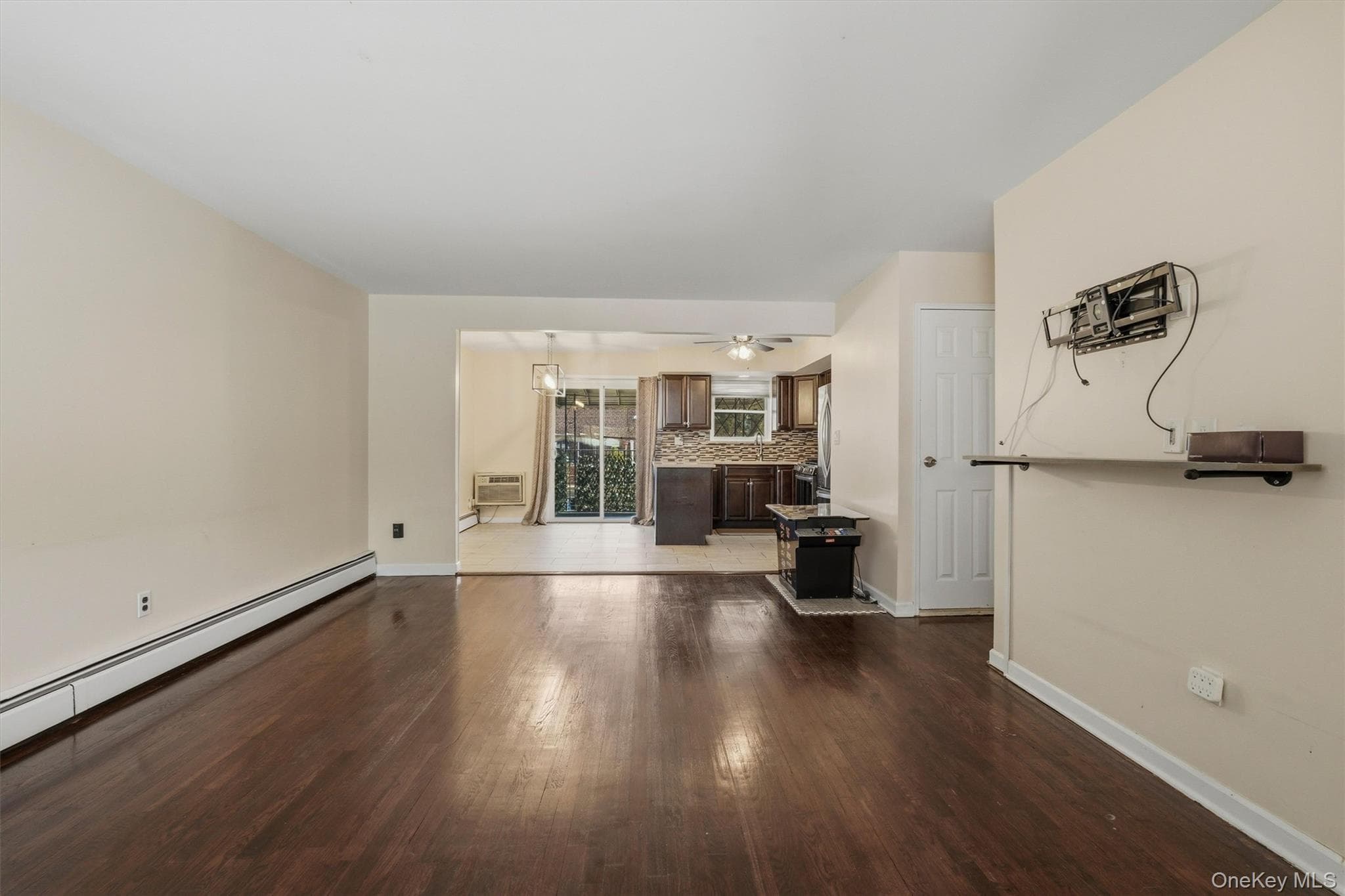 1018 Throggmorton Avenue thumbnail 8