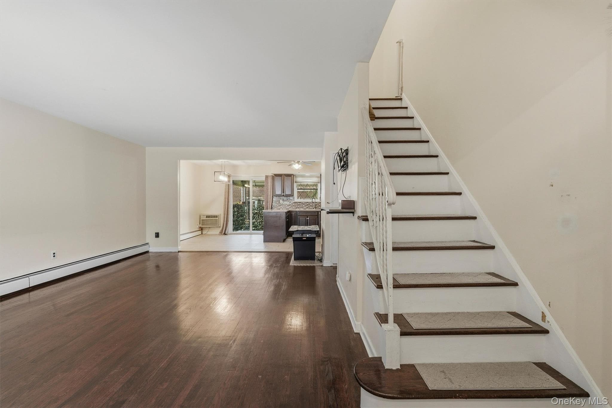 1018 Throggmorton Avenue thumbnail 6