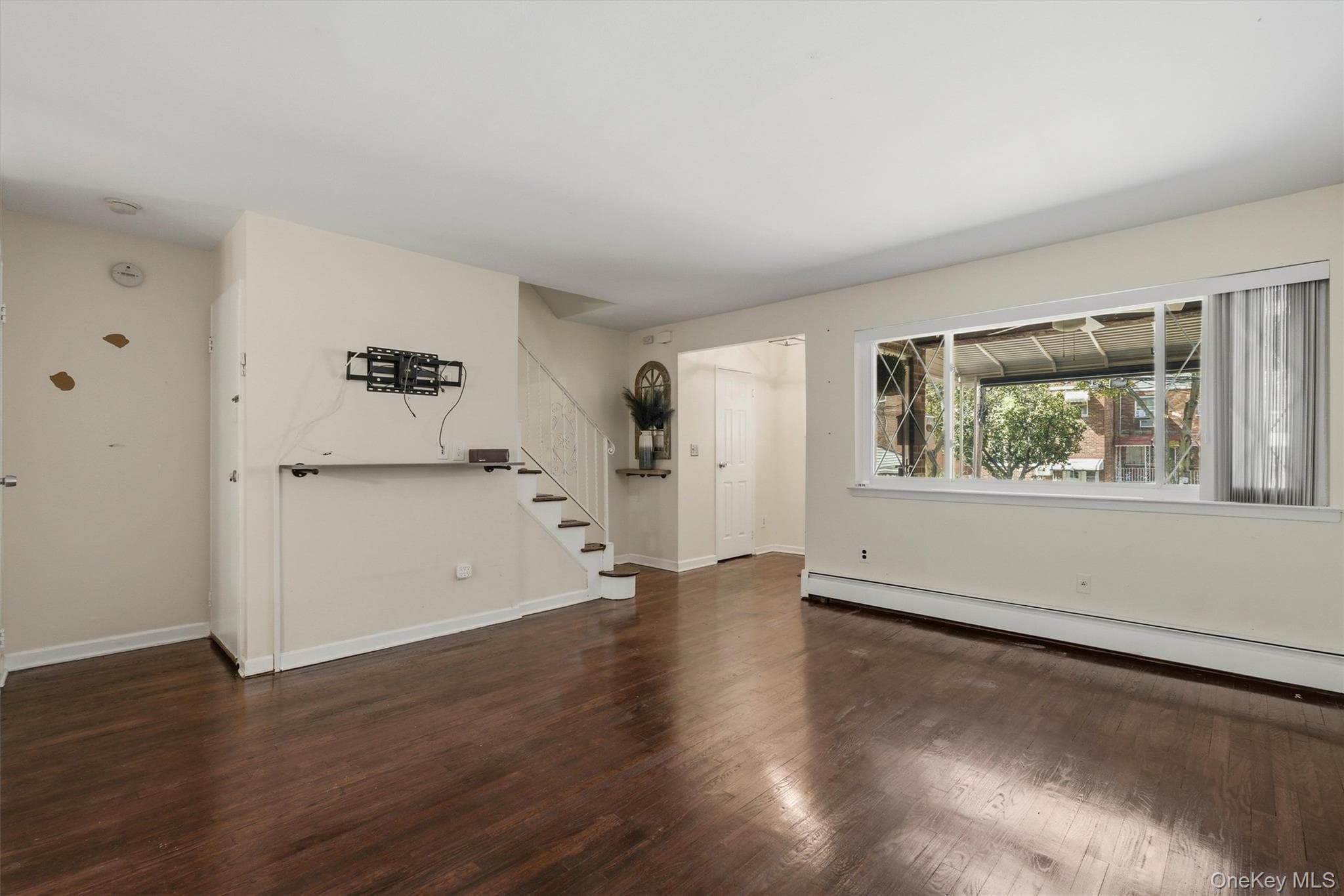 1018 Throggmorton Avenue thumbnail 10