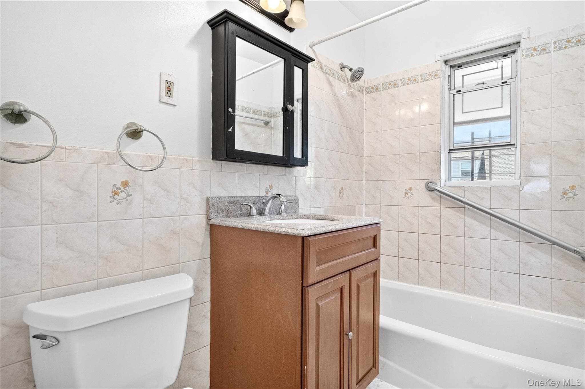 3885 Paulding Avenue thumbnail 5