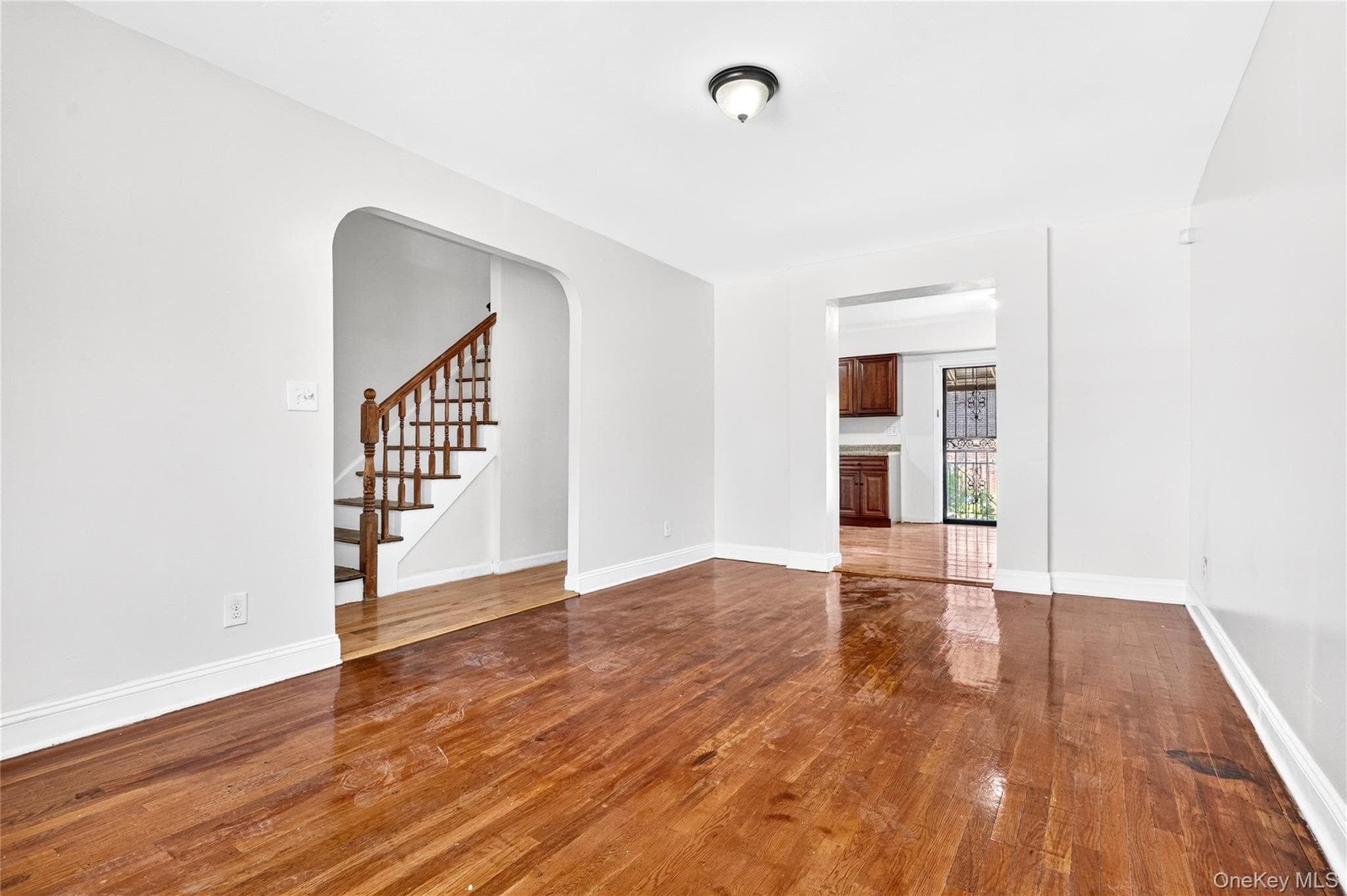 3885 Paulding Avenue thumbnail 2