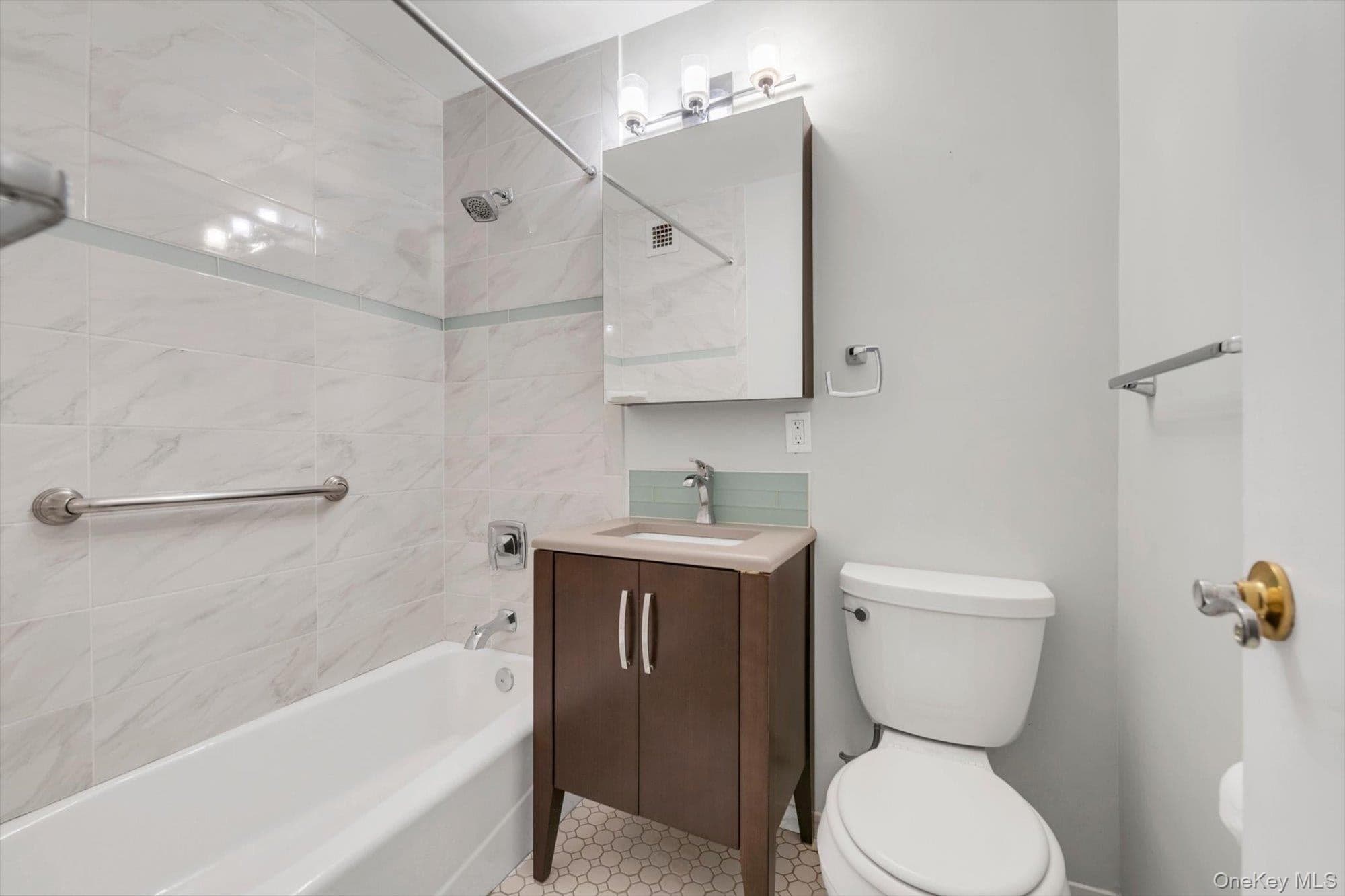 61-20 Grand Central Parkway Unit: C303 thumbnail 17