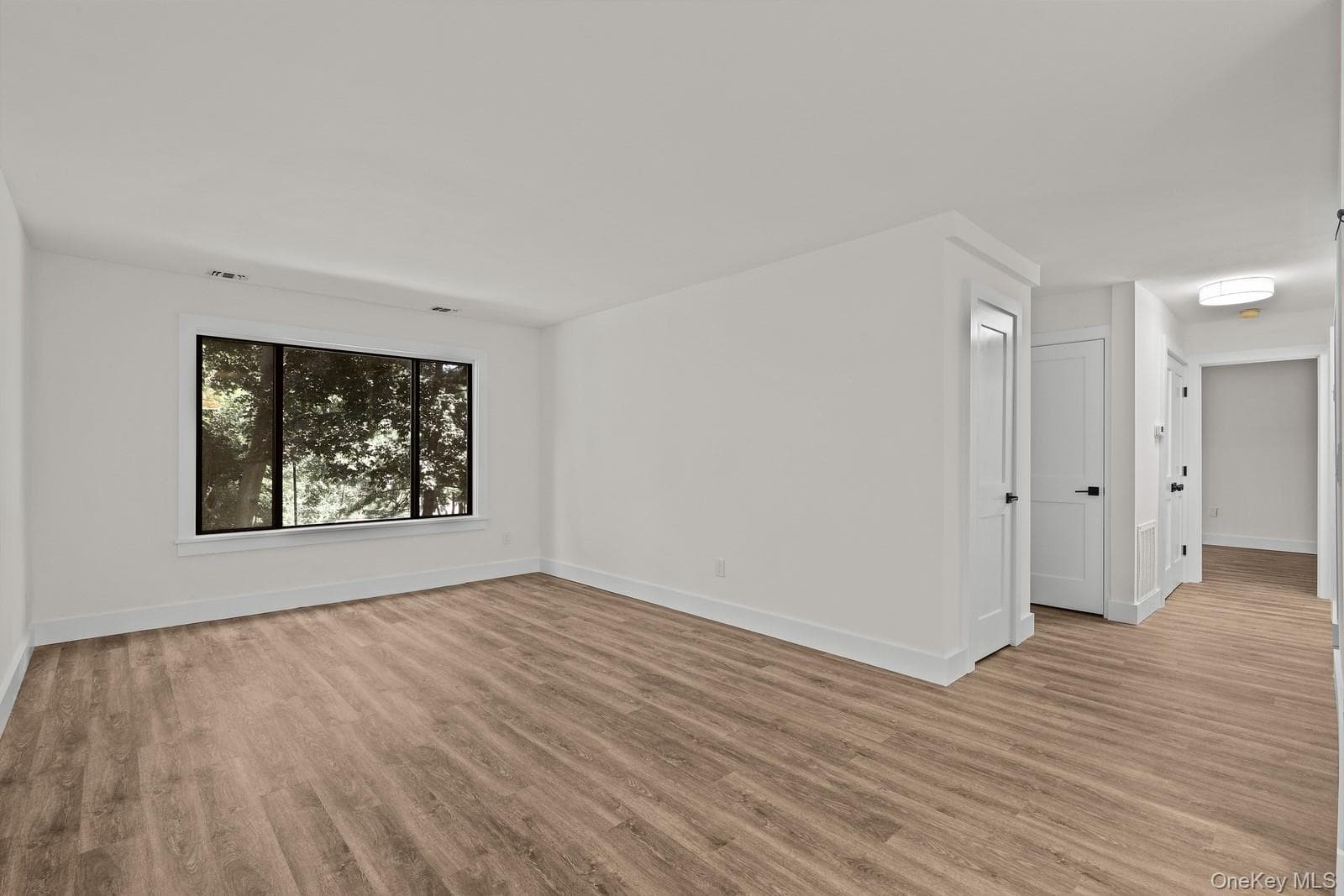 3307 Pine Cone Court thumbnail 2
