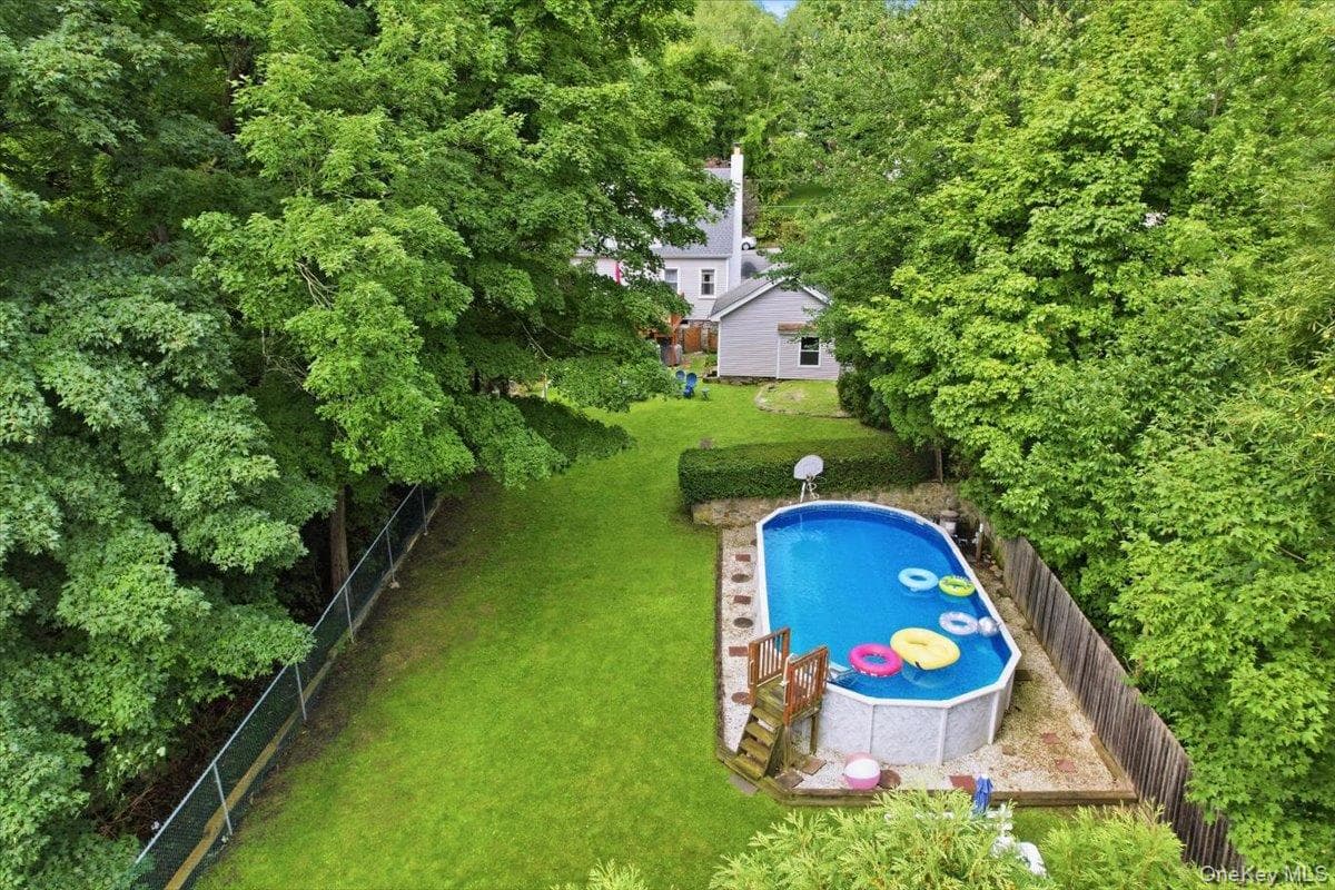 9 Lawrence Drive thumbnail 21