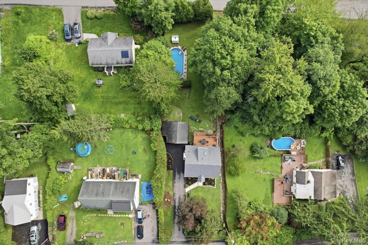 9 Lawrence Drive thumbnail 30