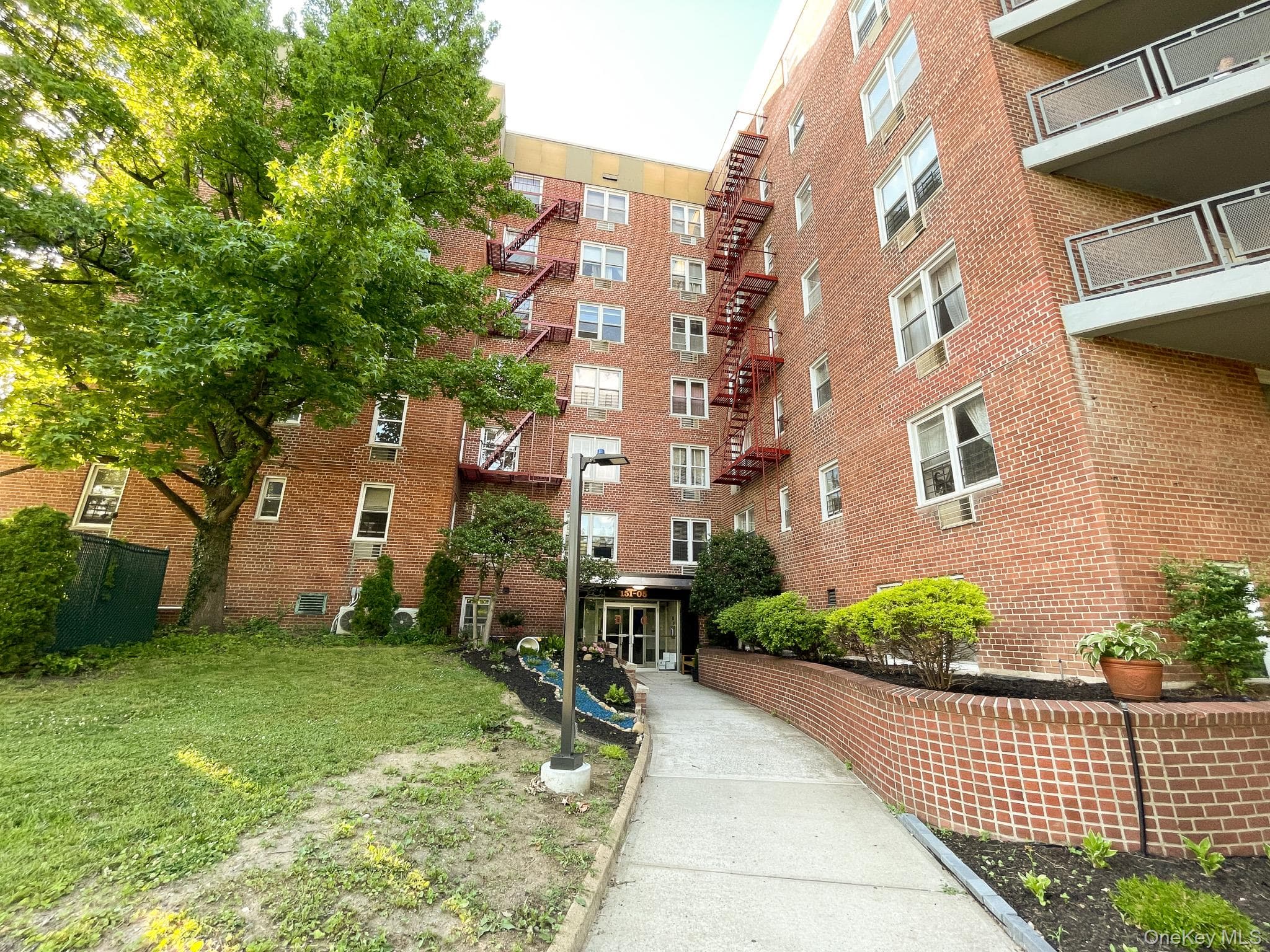 15105 Cross Island Parkway PKWY Unit: 2C, Whitestone