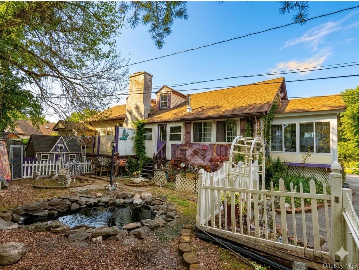48 Maple Avenue thumbnail 4