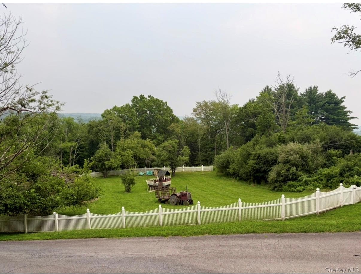 48 Maple Avenue thumbnail 37