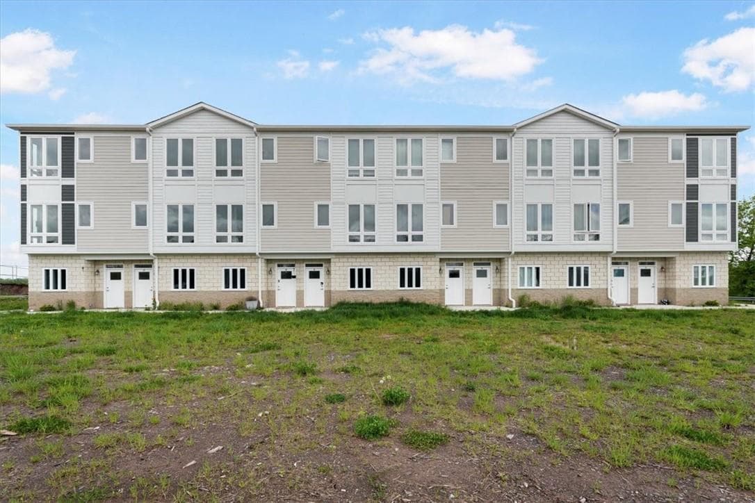 530 W Broadway thumbnail 2