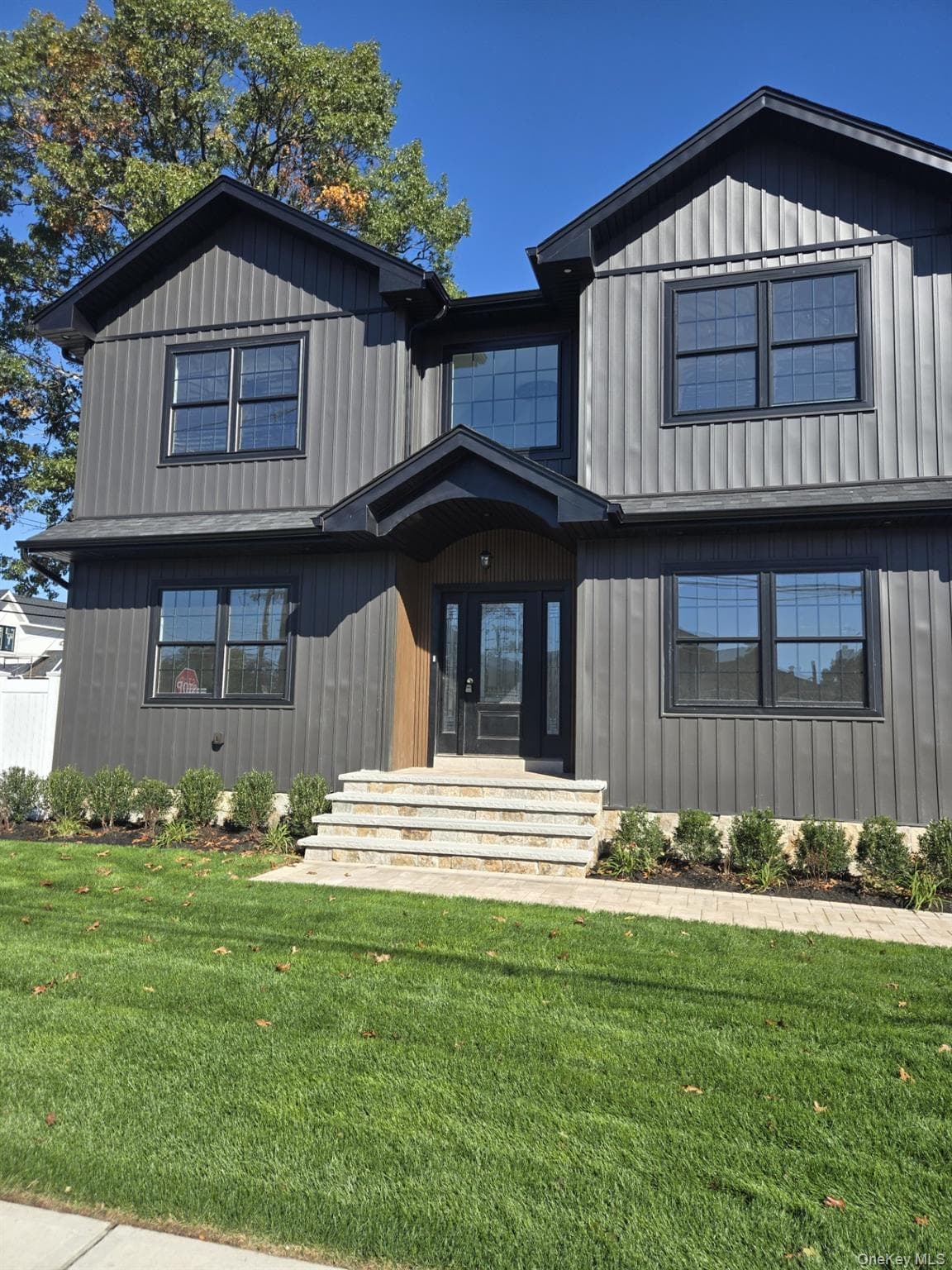 1320 R Street, Elmont