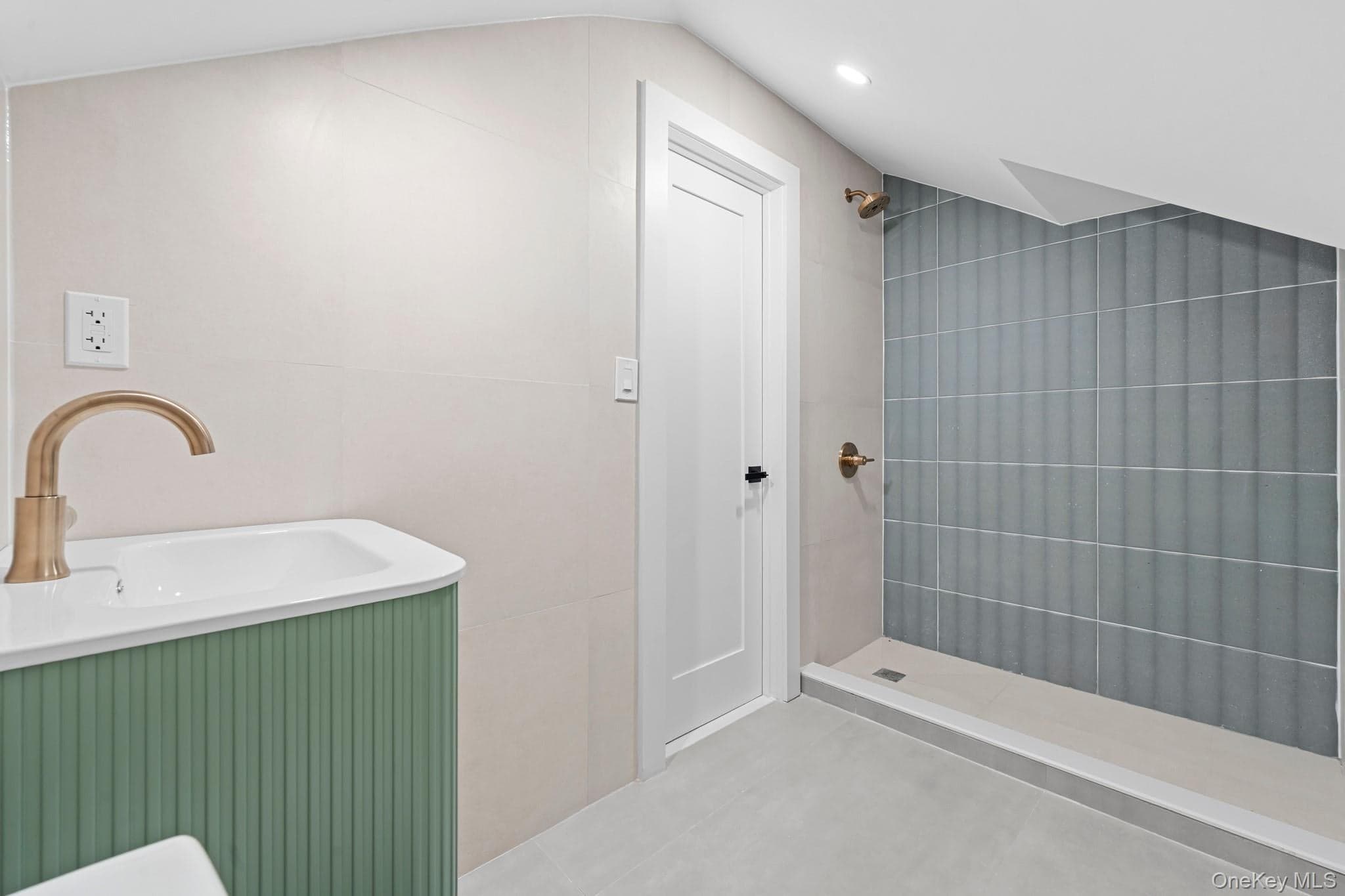 131 Arlington Avenue thumbnail 14