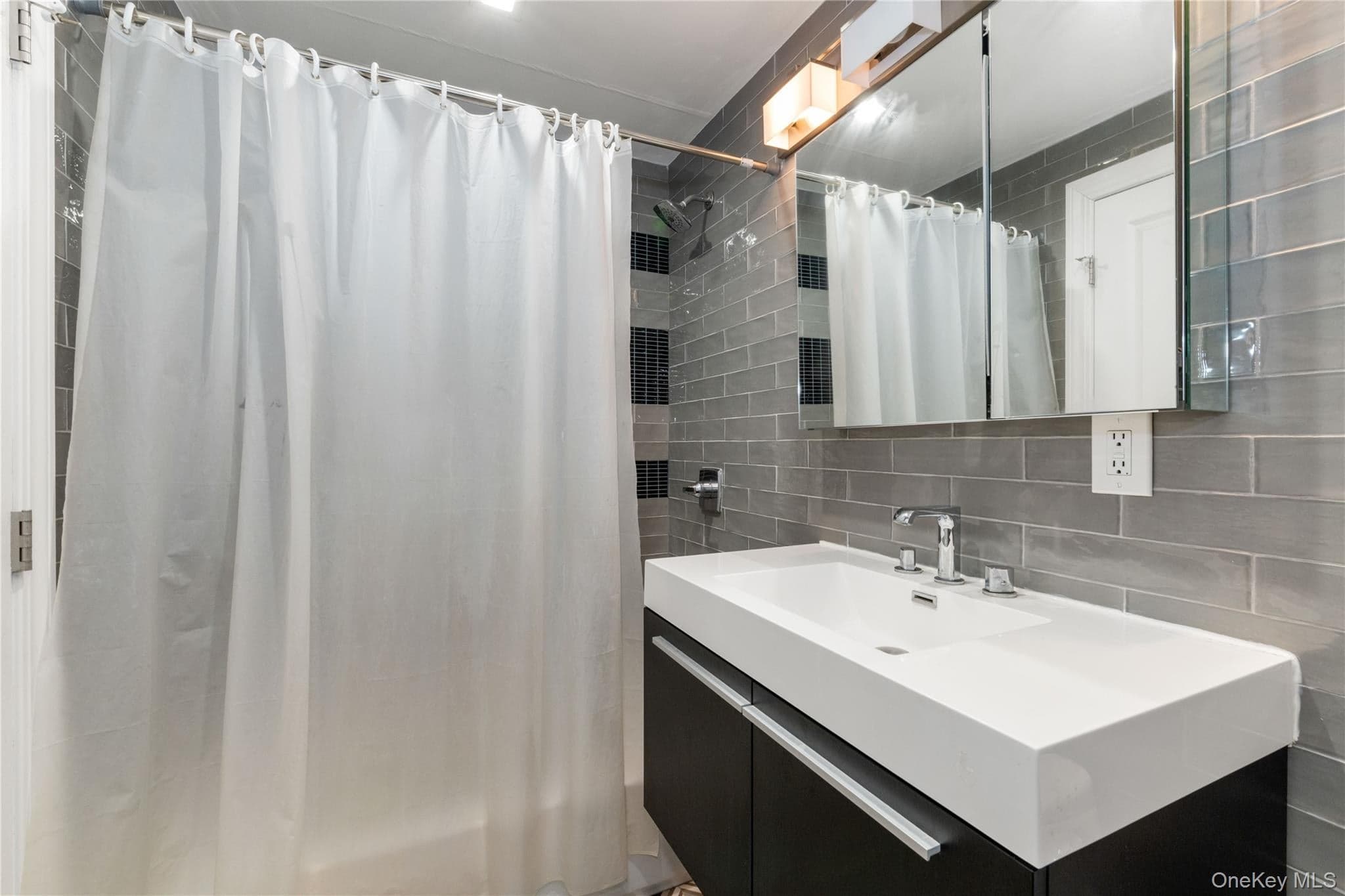 381 Woodmere Boulevard thumbnail 11