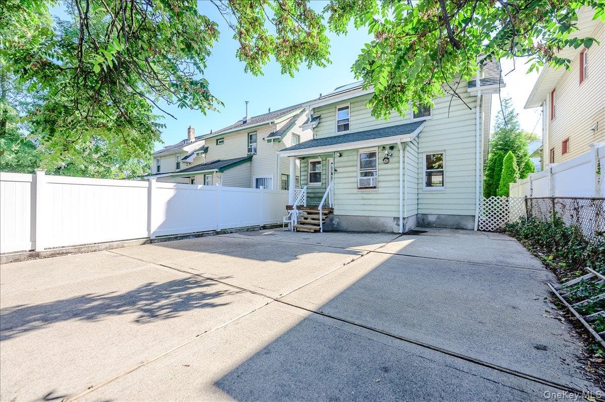 548 Davis Avenue thumbnail 18