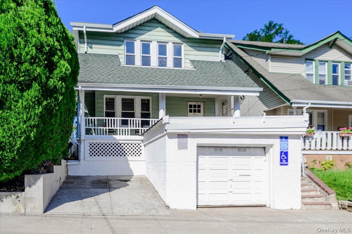548 Davis Avenue photo 1