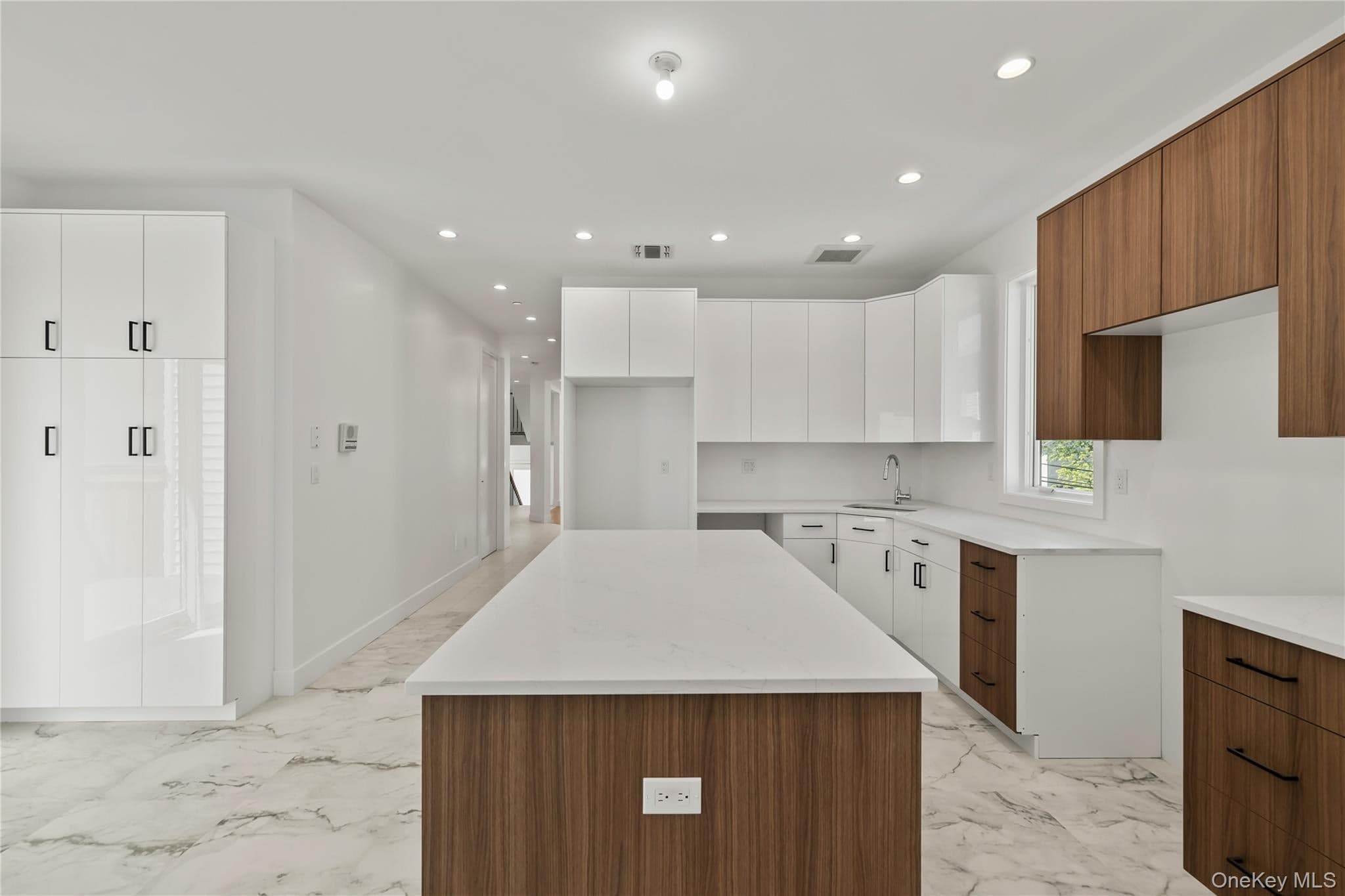 37 Ewing Avenue Unit: 202 thumbnail 14