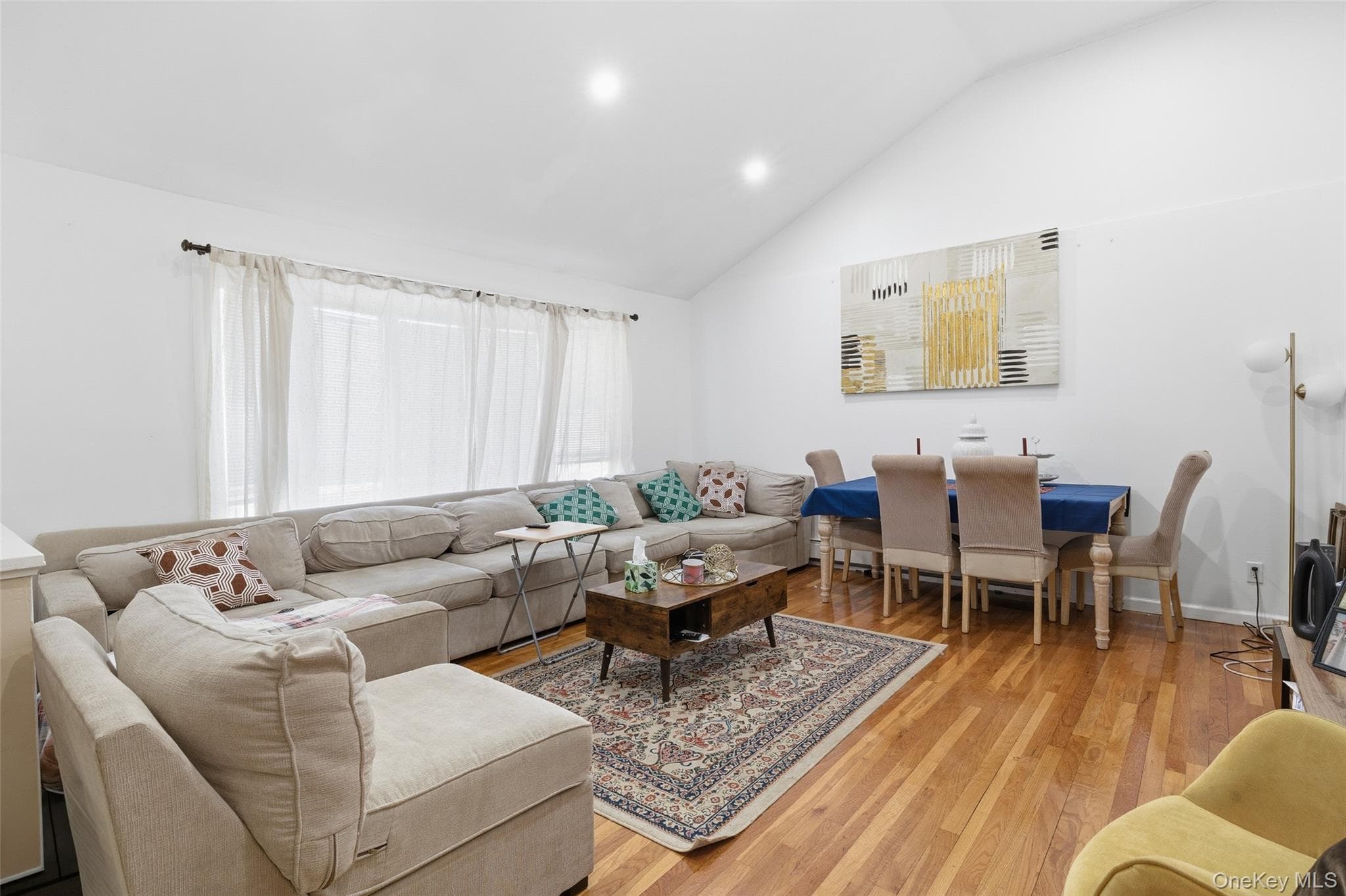921 Edwards Boulevard thumbnail 3