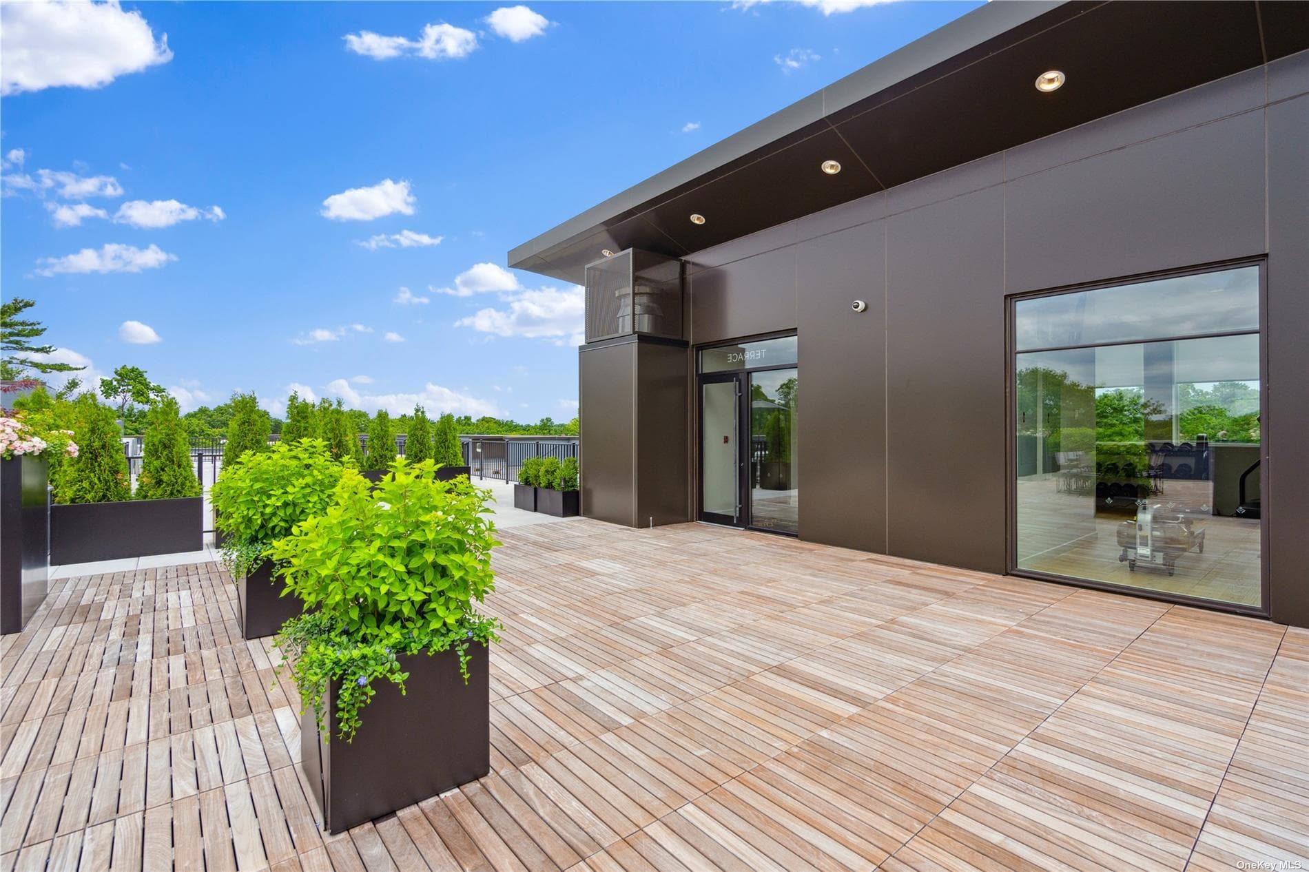 218 Middle Neck Road Unit: 107 thumbnail 18
