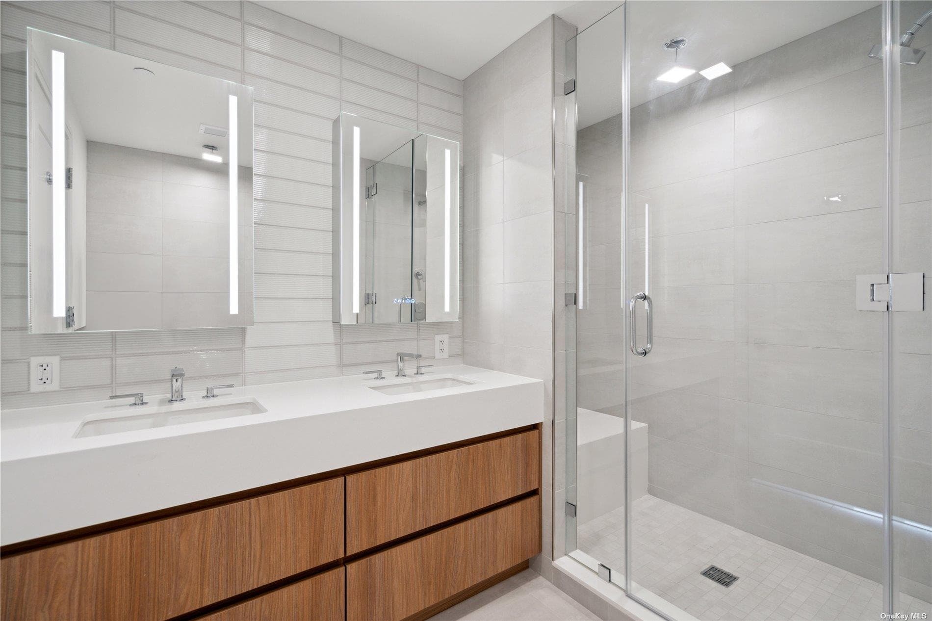 218 Middle Neck Road Unit: 107 thumbnail 8
