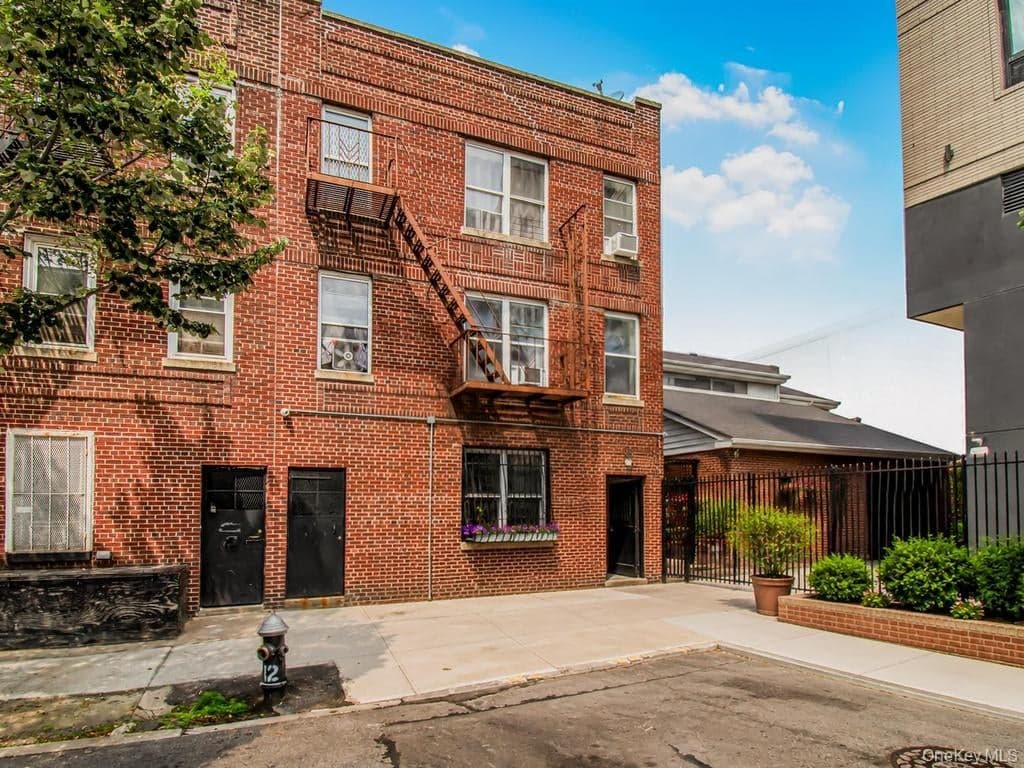 707 E 189th Street thumbnail 2