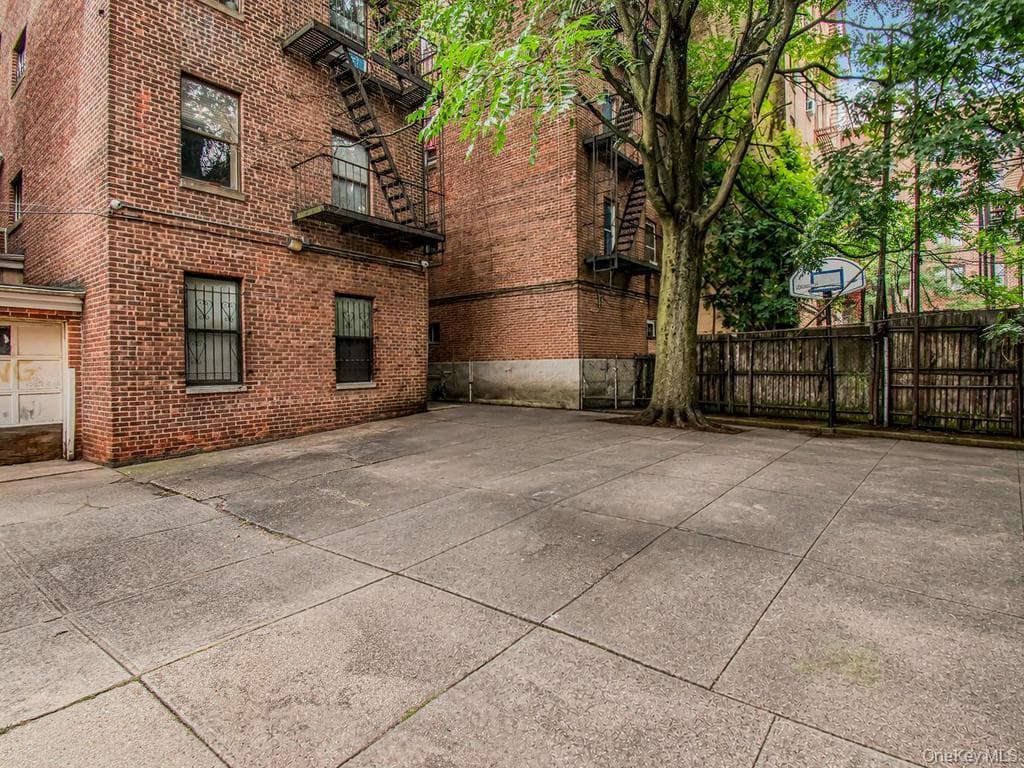 707 E 189th Street thumbnail 16
