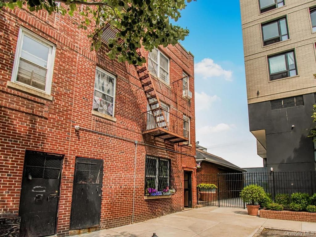 707 E 189th Street thumbnail 20