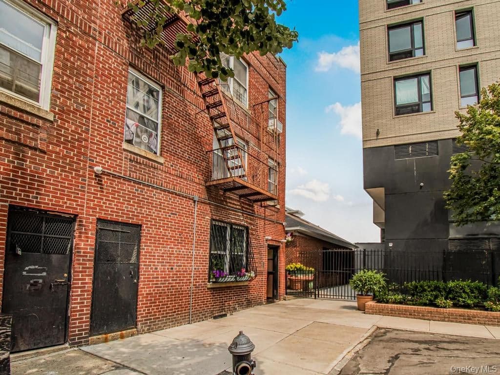 707 E 189th Street thumbnail 21