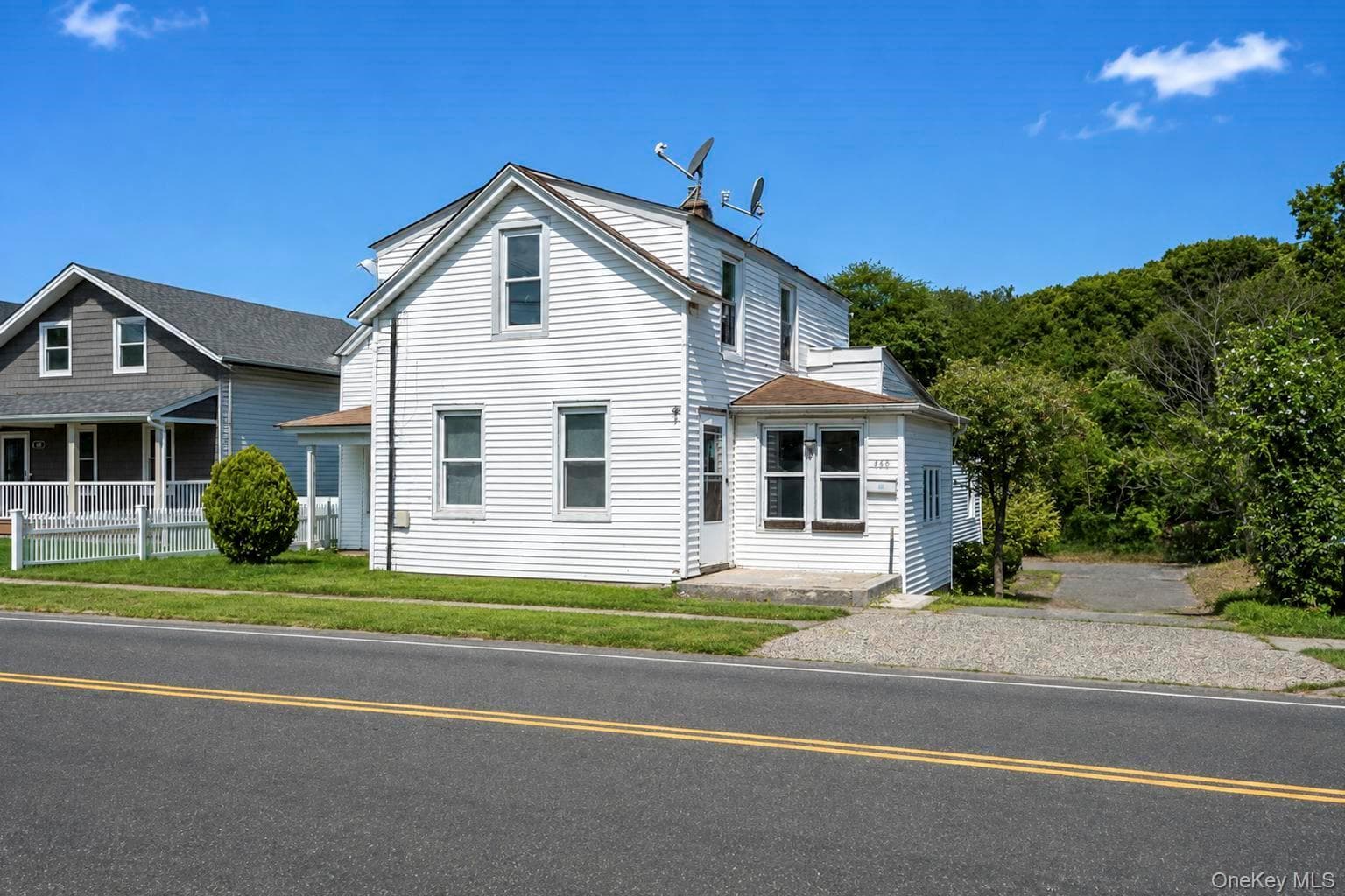 458-460 N Corona Avenue thumbnail 3