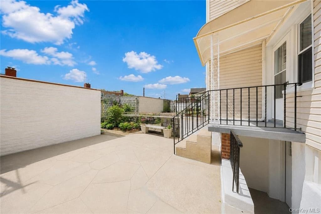1593 Independence Avenue thumbnail 18