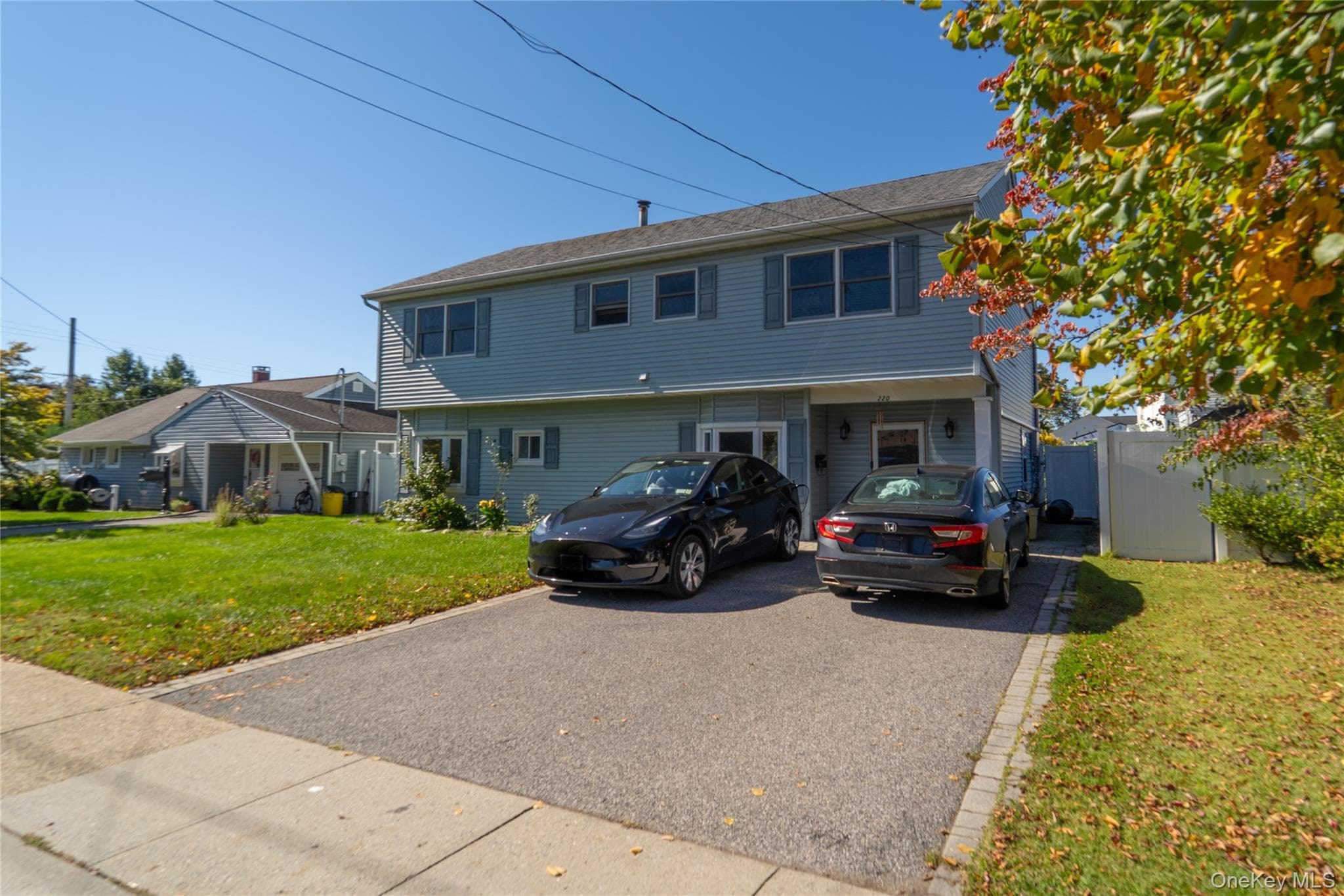 220 Jerusalem Avenue photo 1