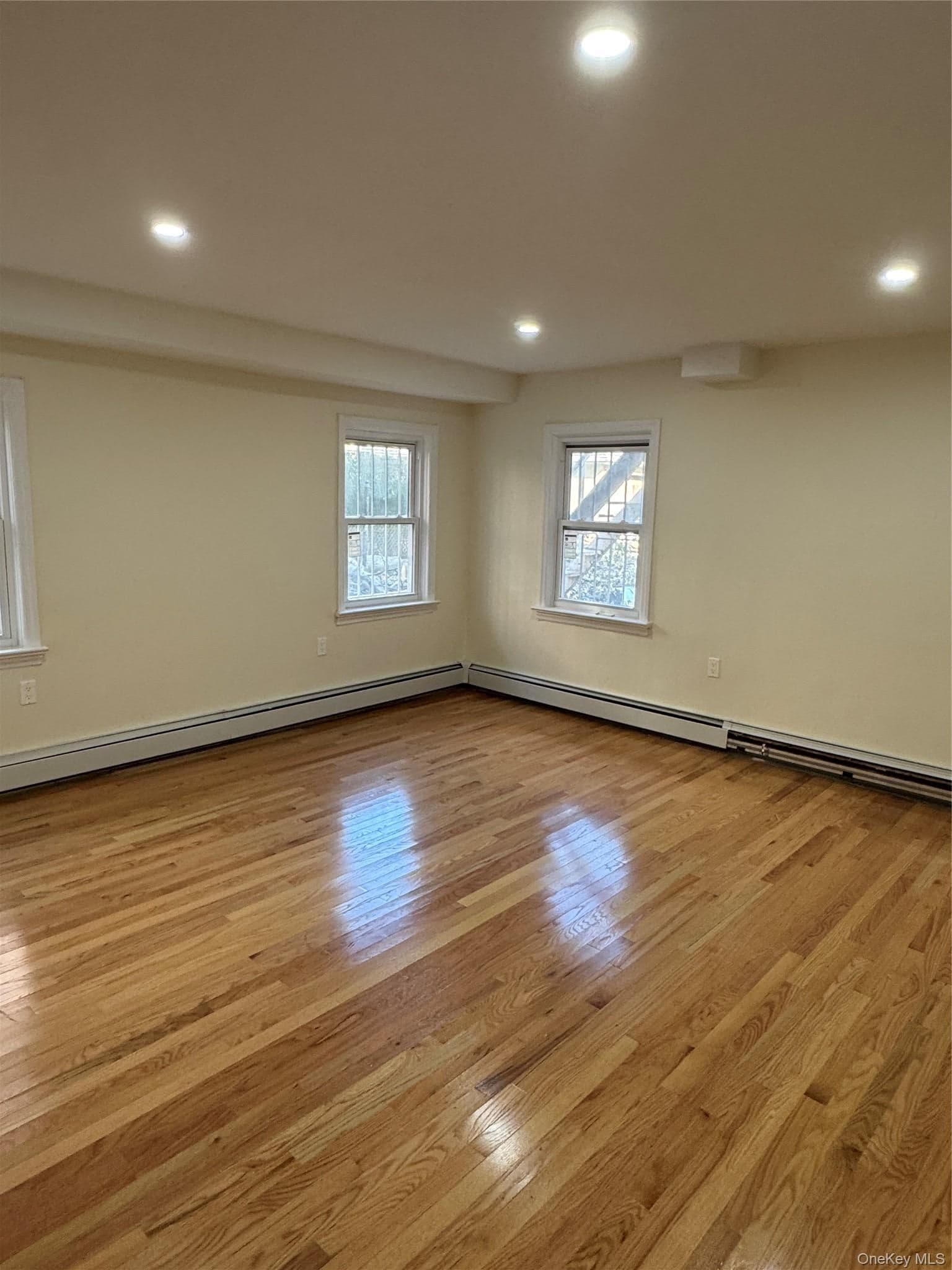 1054 Lydig Avenue thumbnail 16