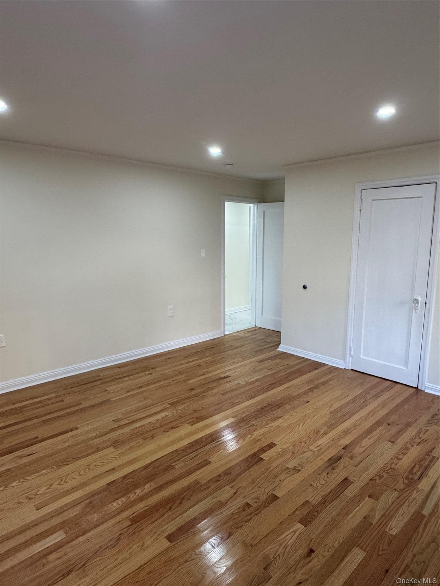 1054 Lydig Avenue thumbnail 17