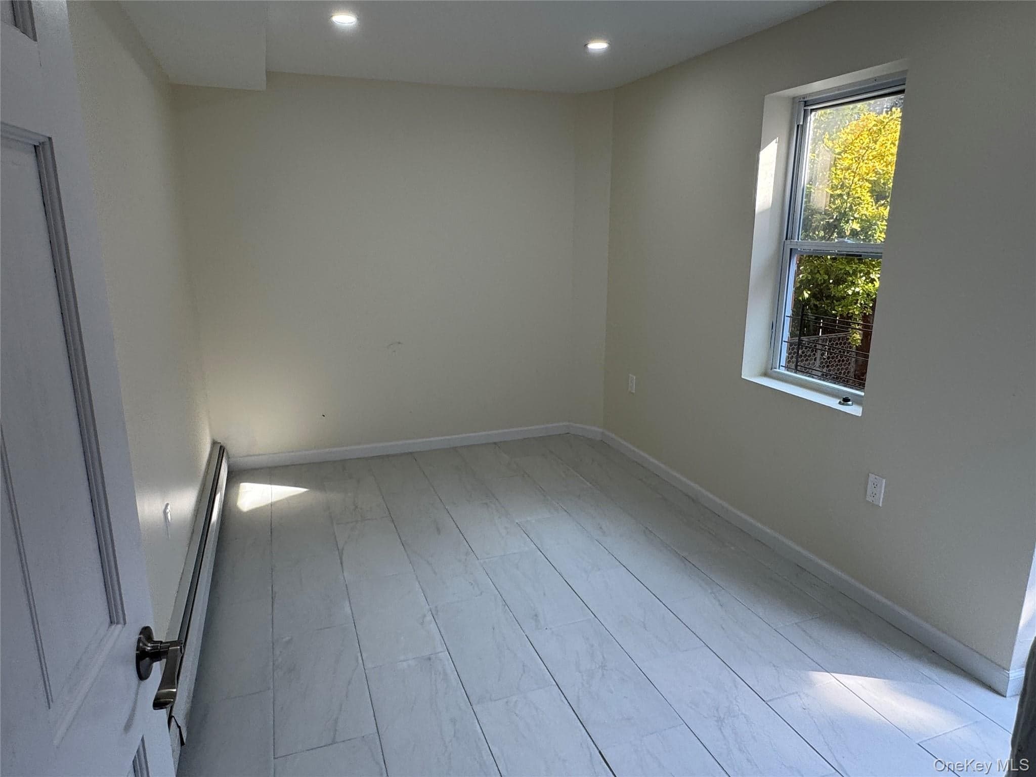 1054 Lydig Avenue thumbnail 14
