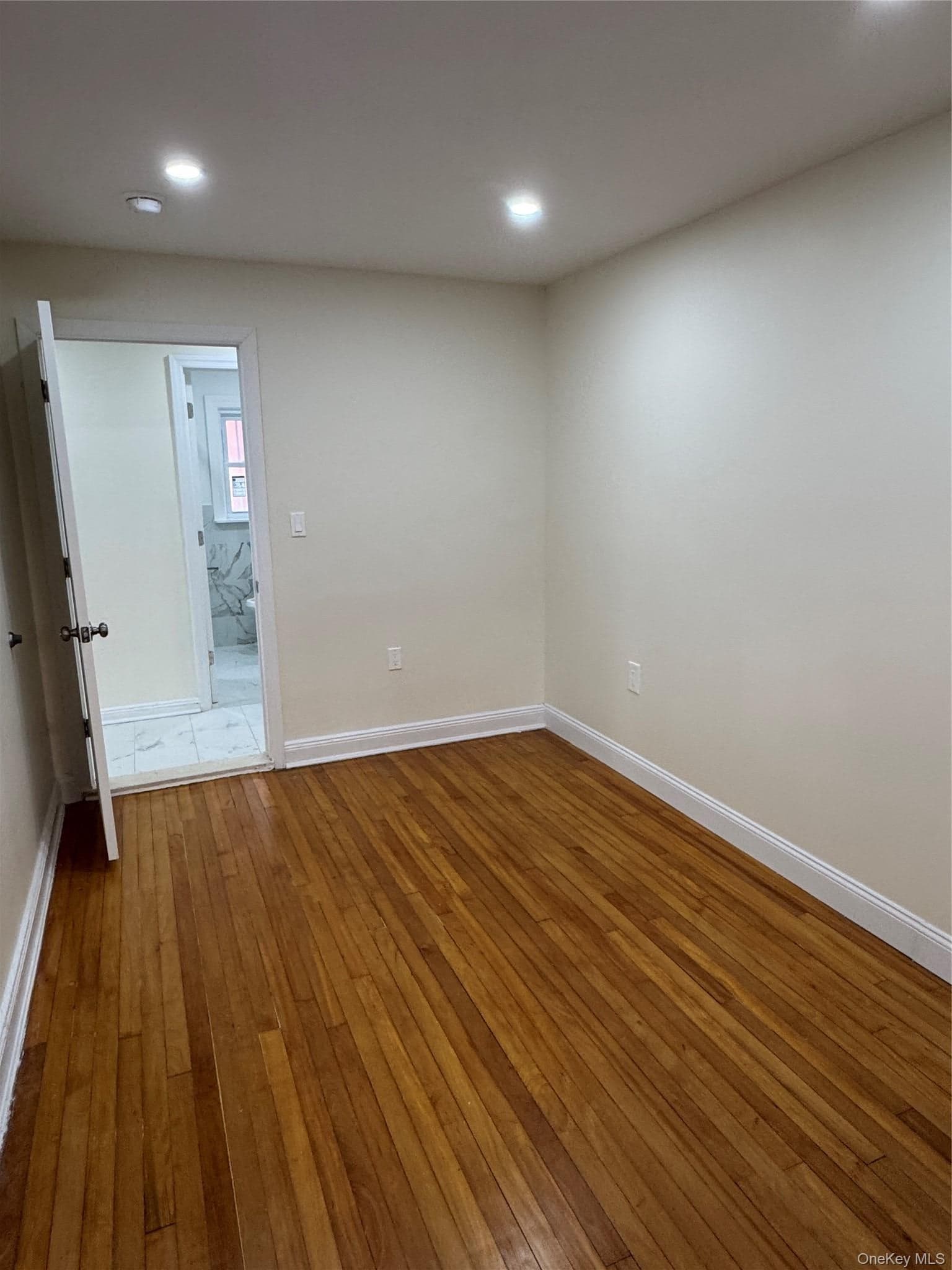 1054 Lydig Avenue thumbnail 12