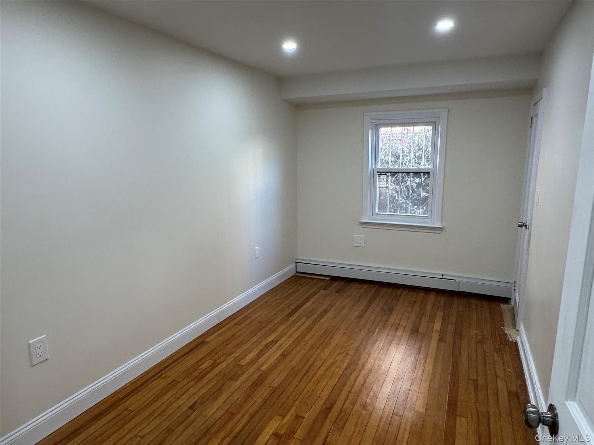 1054 Lydig Avenue thumbnail 13