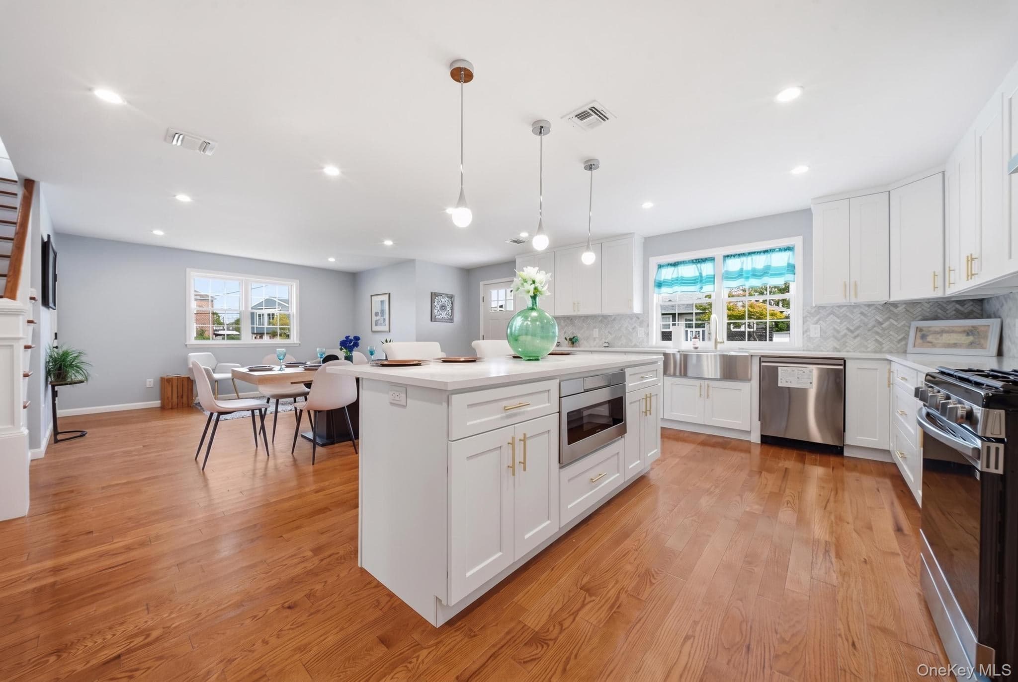 403 S Bayview Avenue thumbnail 3