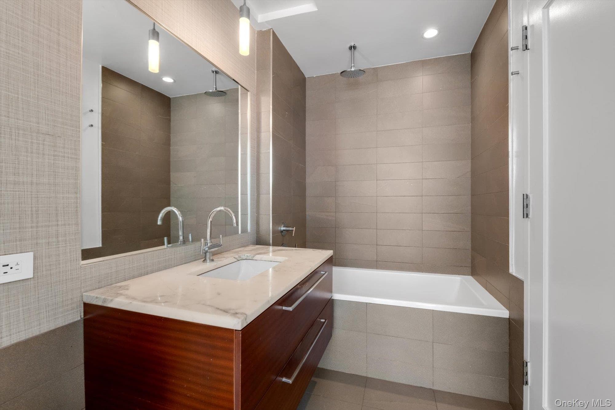 2415 Queens Plaza Unit: 6B thumbnail 19