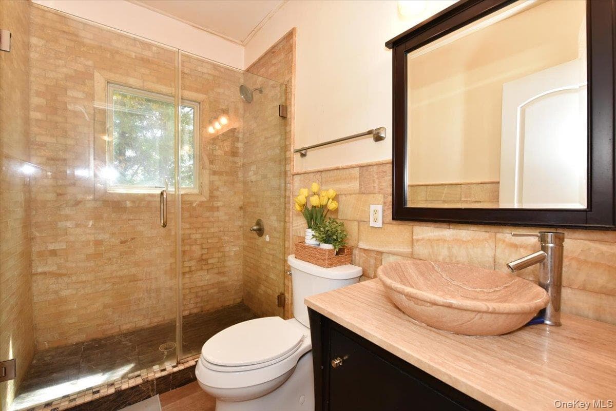 245 Harbor Hill Road thumbnail 28