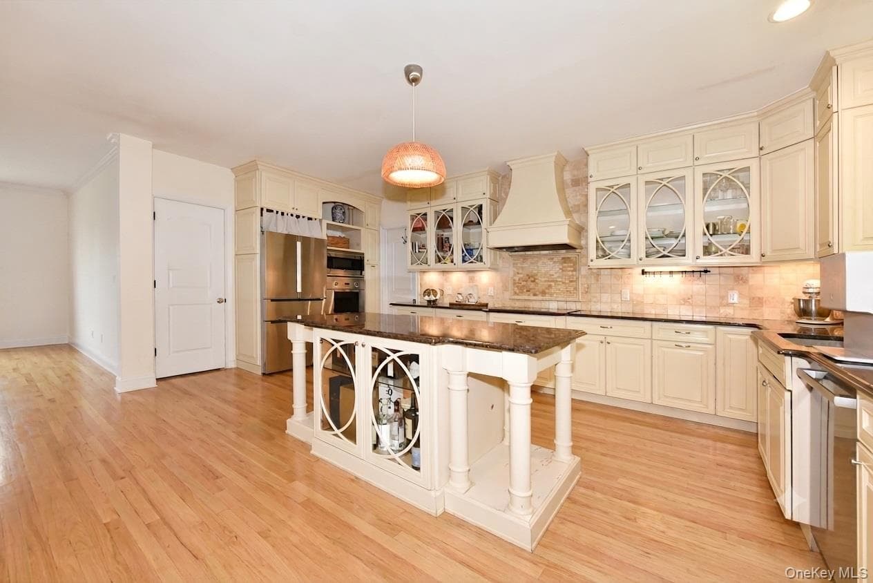 245 Harbor Hill Road thumbnail 10