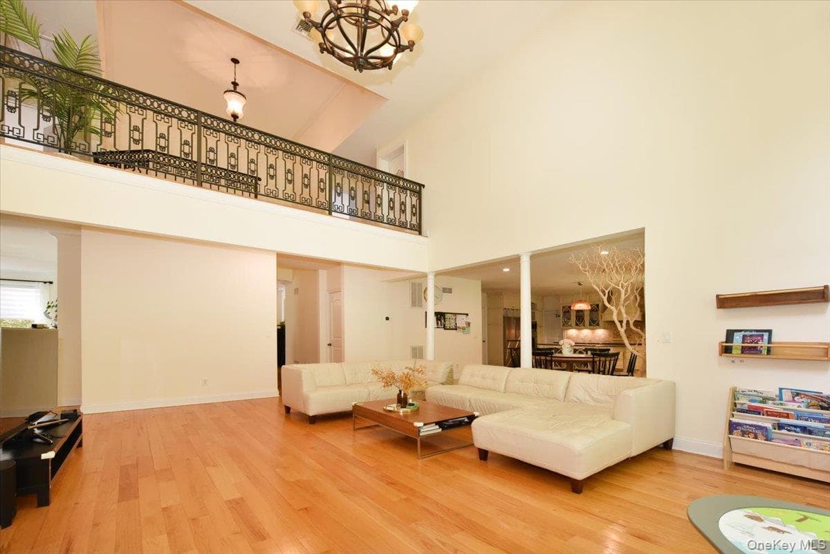 245 Harbor Hill Road thumbnail 16