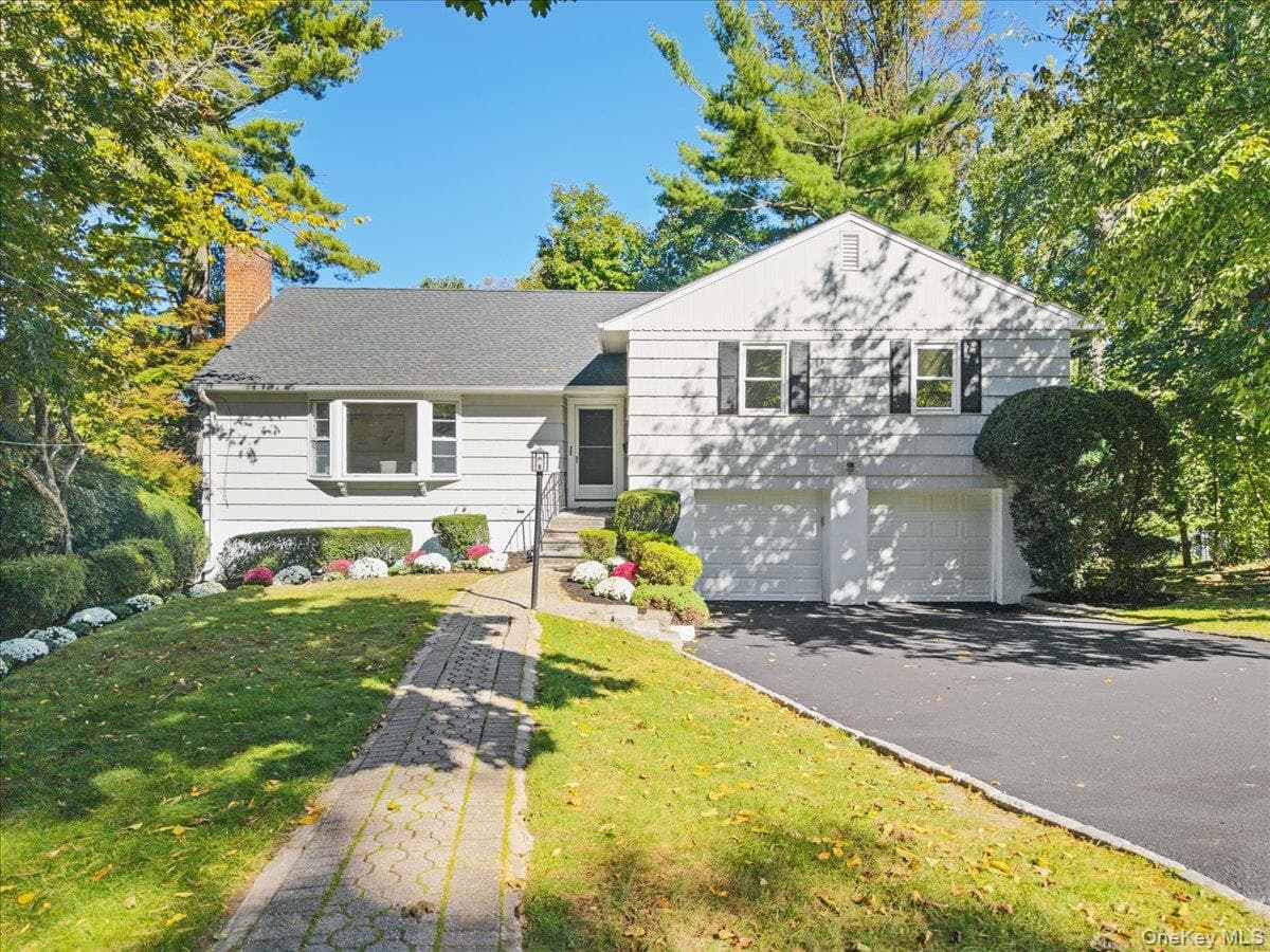 97 Runyon Place, Scarsdale