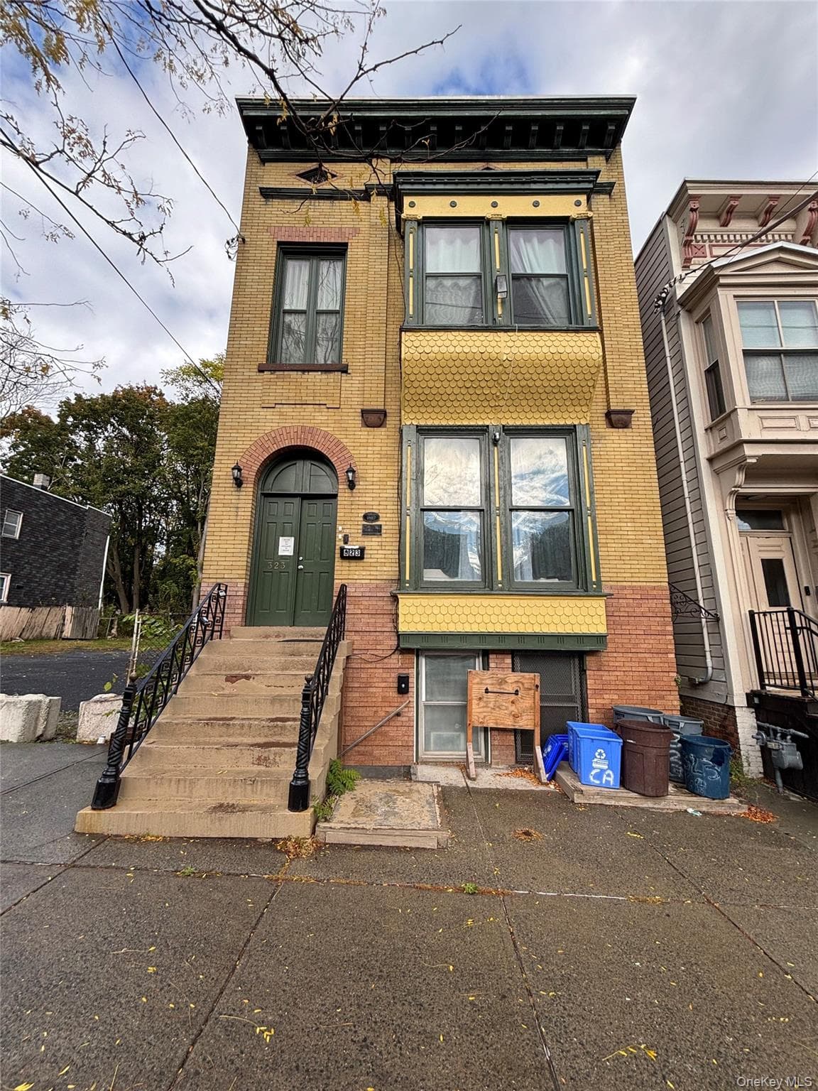 323 Clinton Avenue photo 1