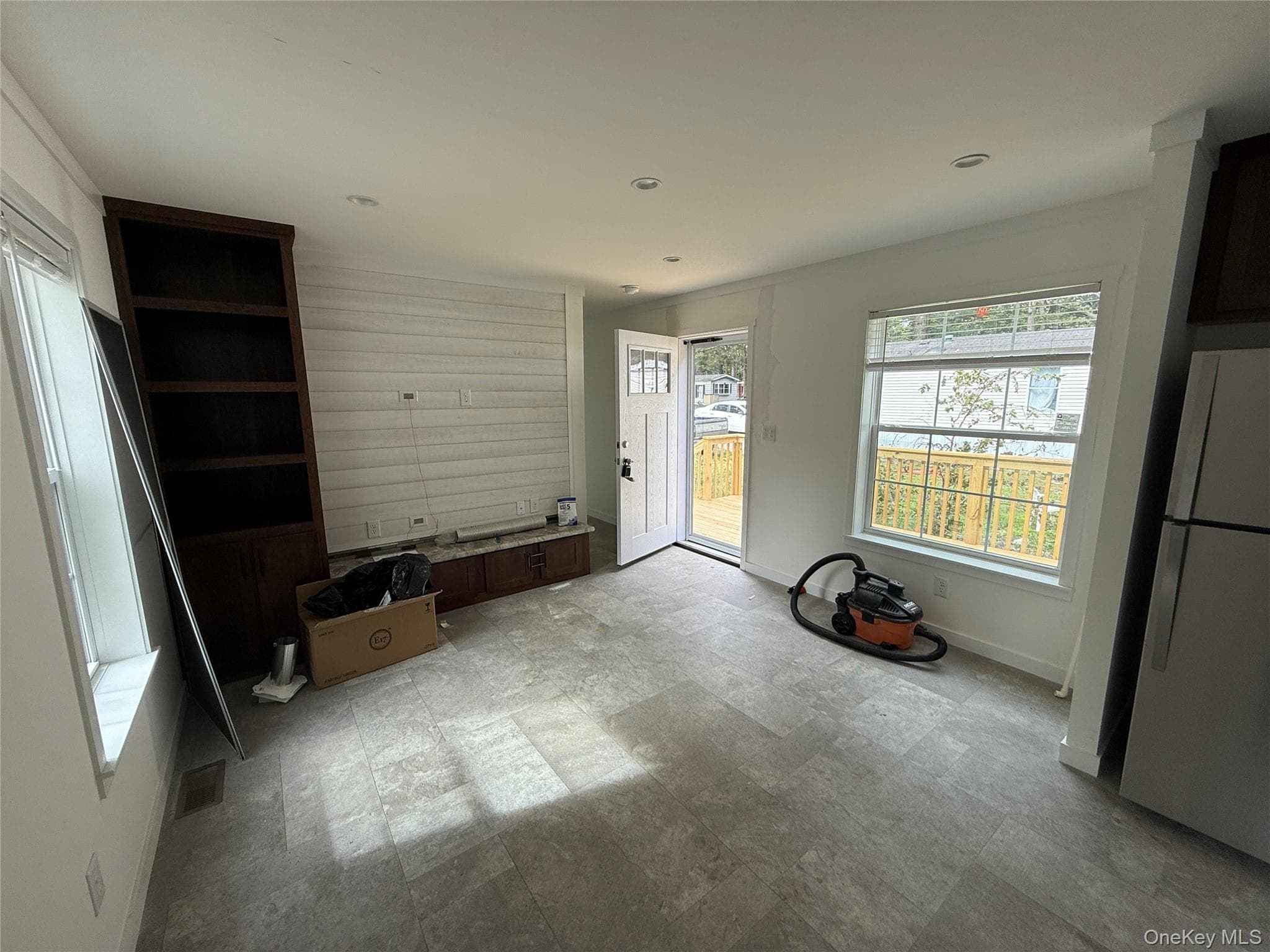 114 Forest Park (aka Hubert St) thumbnail 5